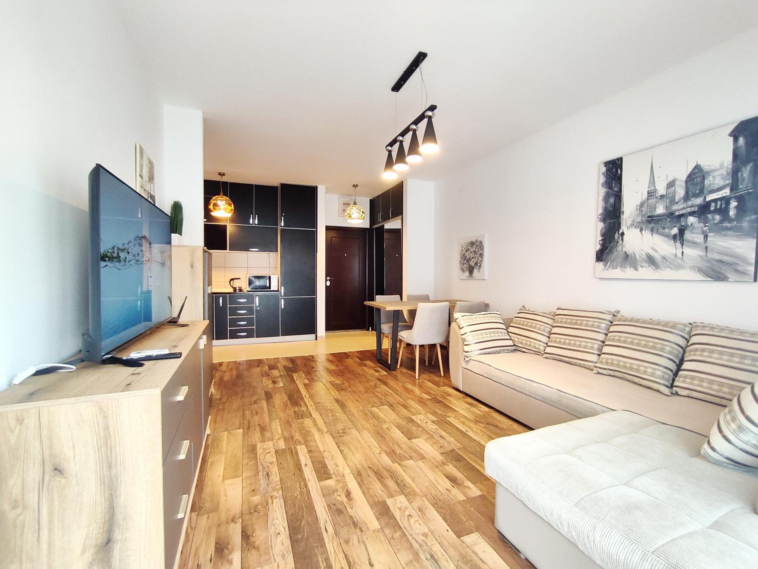 One-Bedroom Apartment With Balcony And Mountain View