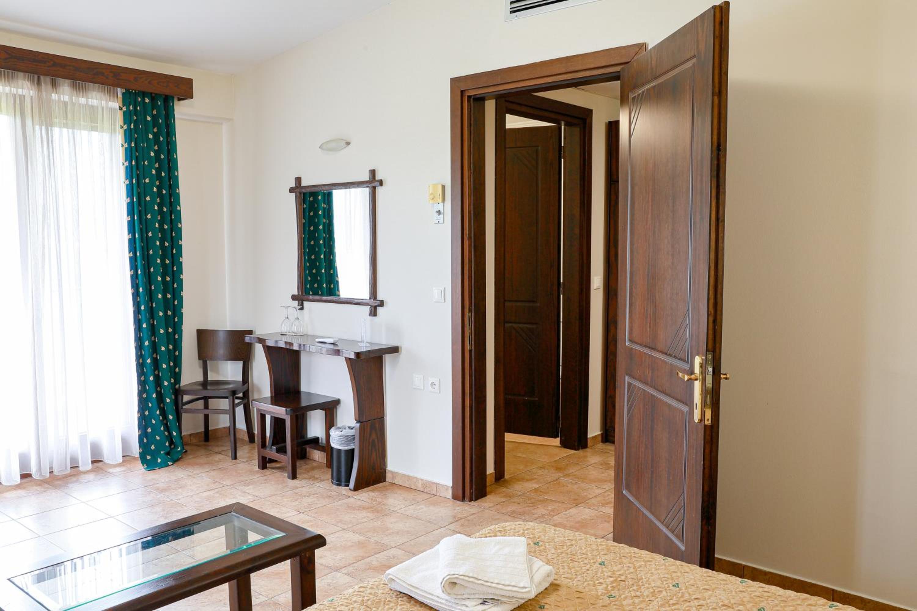 Deluxe Double Room with Balcony - Photo 2