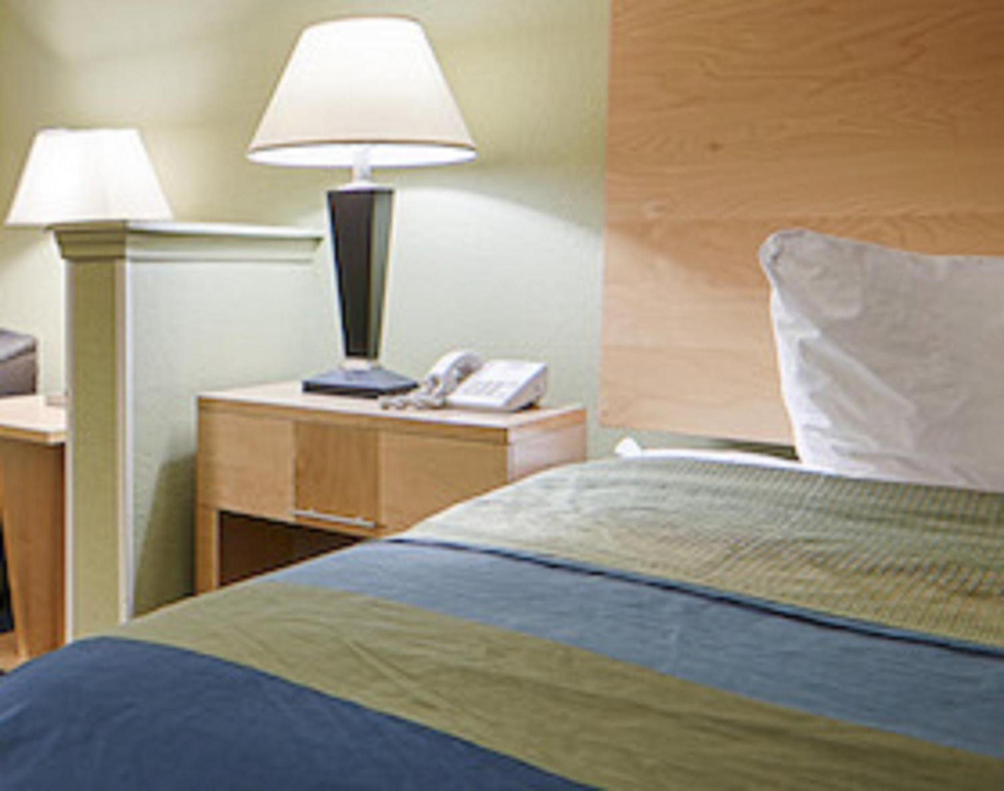 King Guest Room - Disability Access - Photo 1