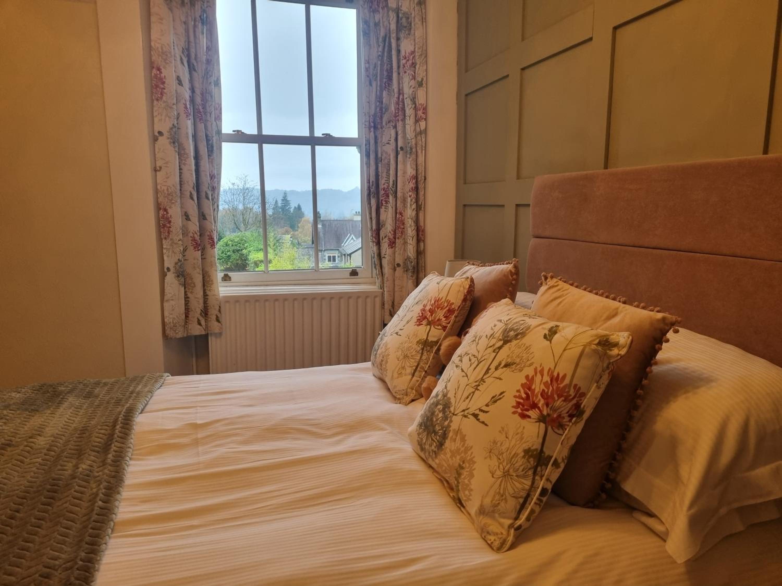 Classic Double Room with En-Suite Shower Room - Photo 2