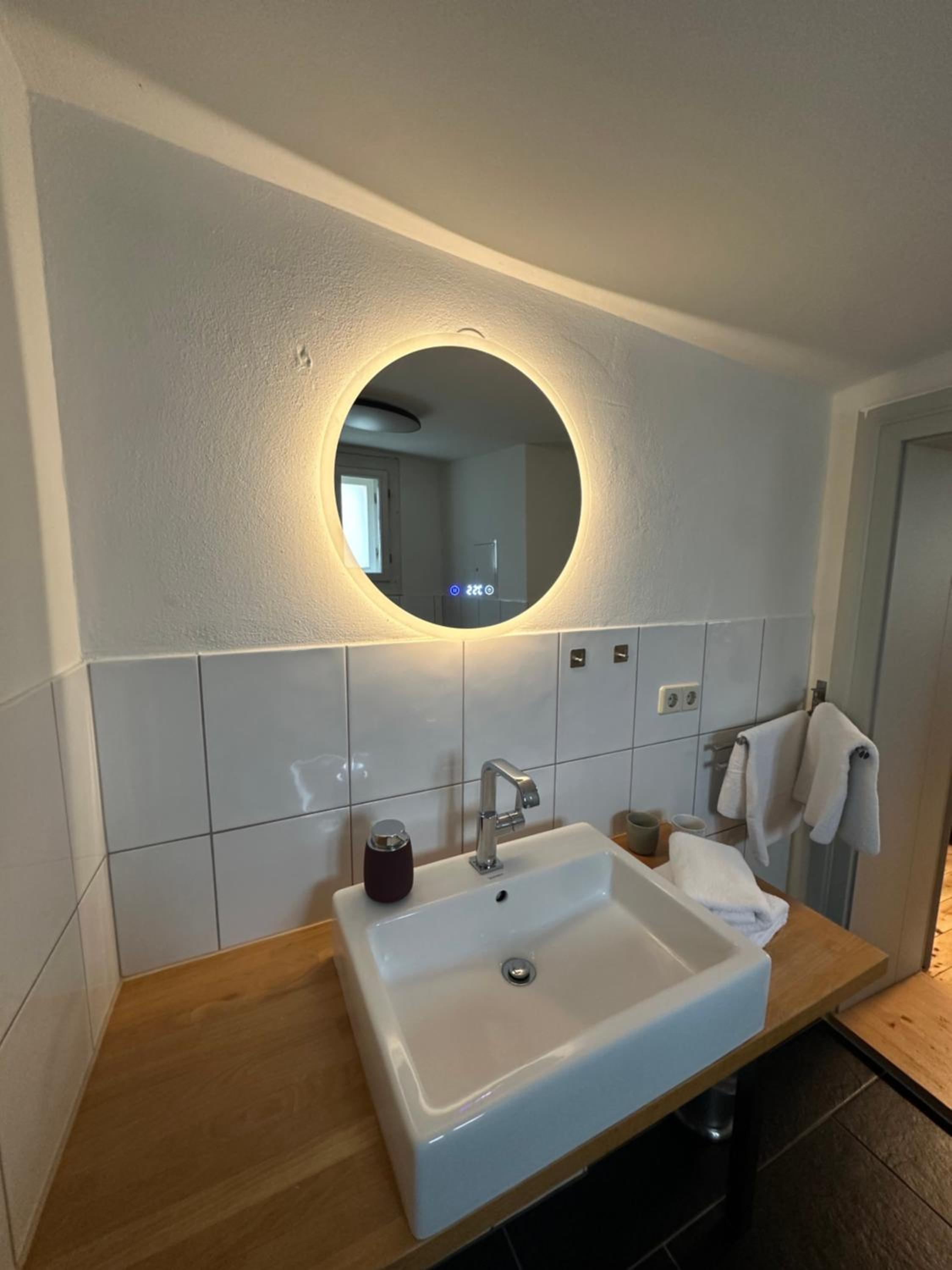 Studio Apartment with King Bed photo 3
