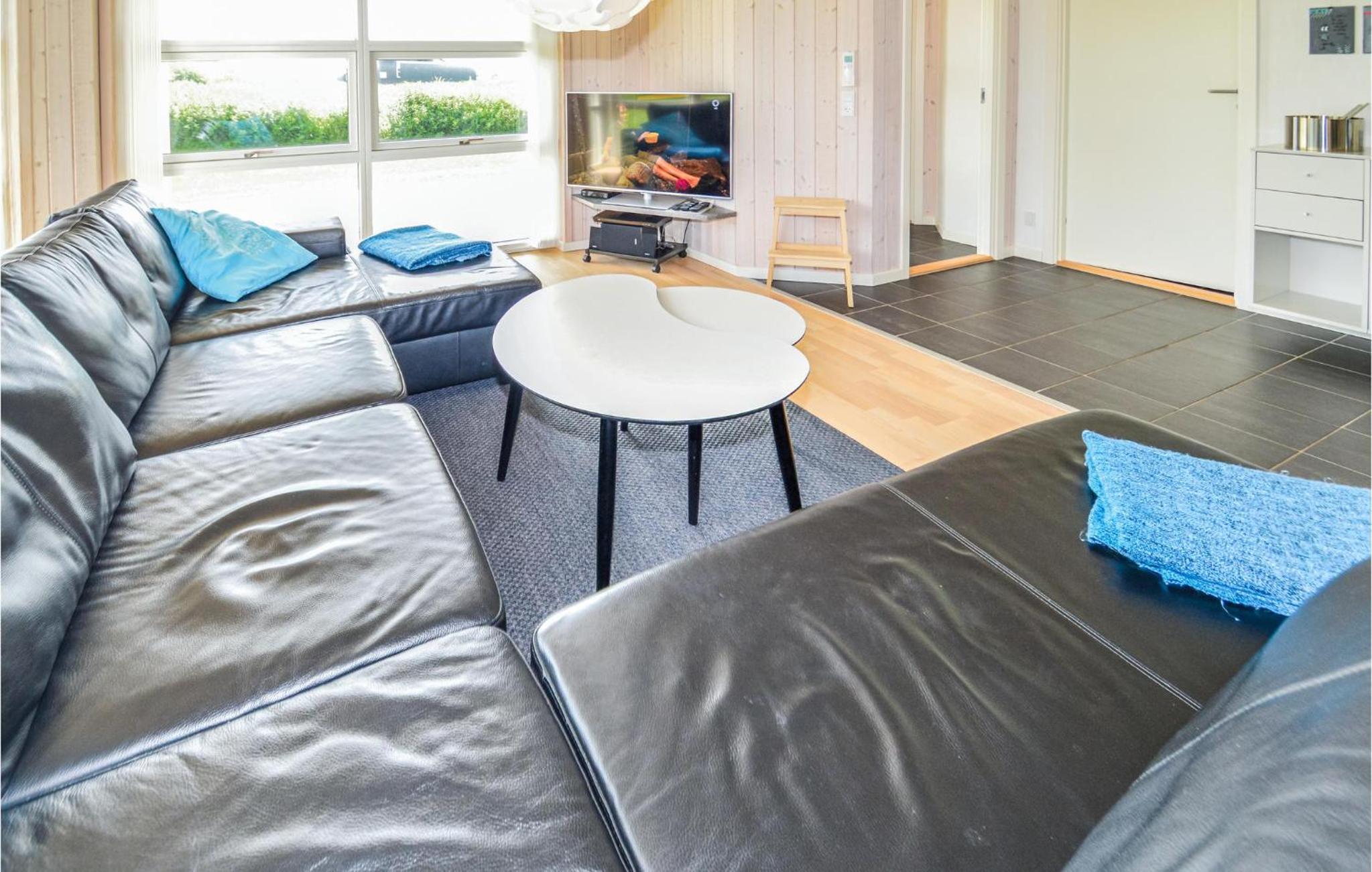 Three-Bedroom Vacation Home  photo 3