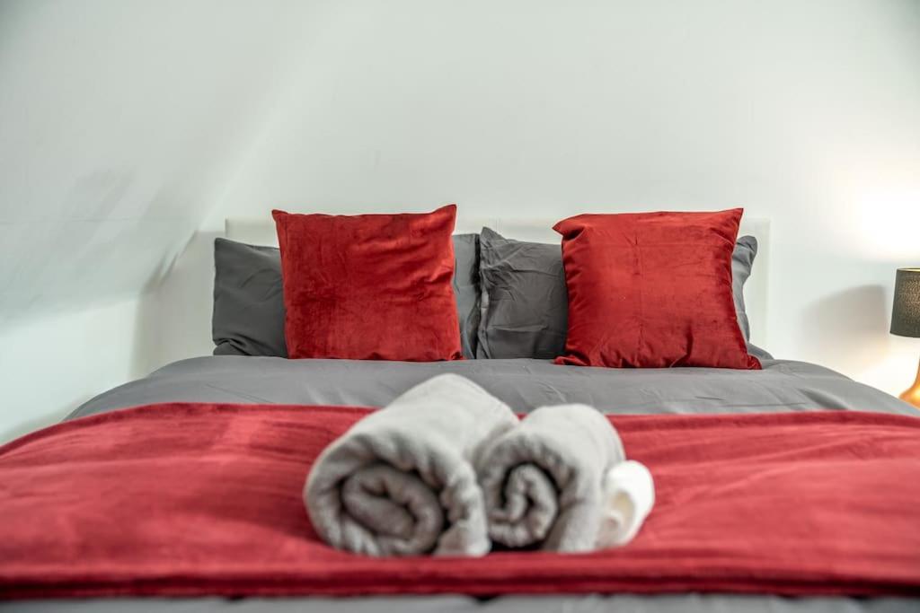 Two-Bedroom Apartment with City View photo 1