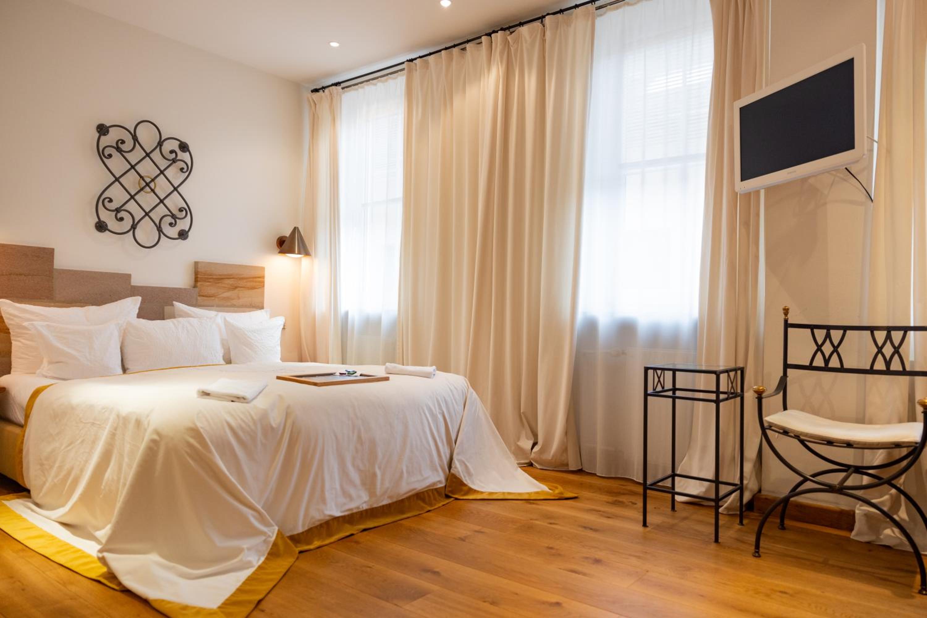 Small Double Room - Photo 2