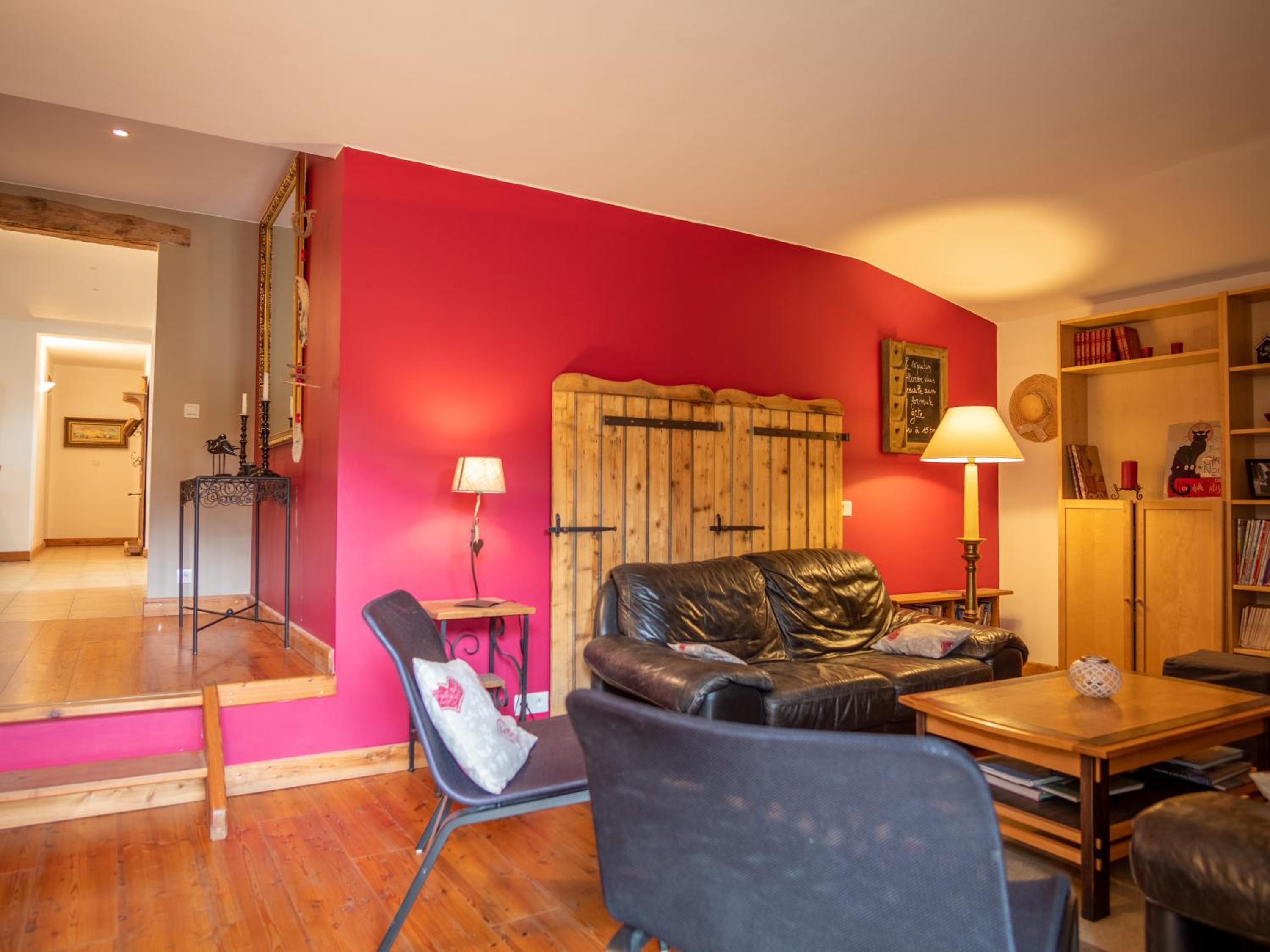 Three-Bedroom Apartment With Mountain View photo 1