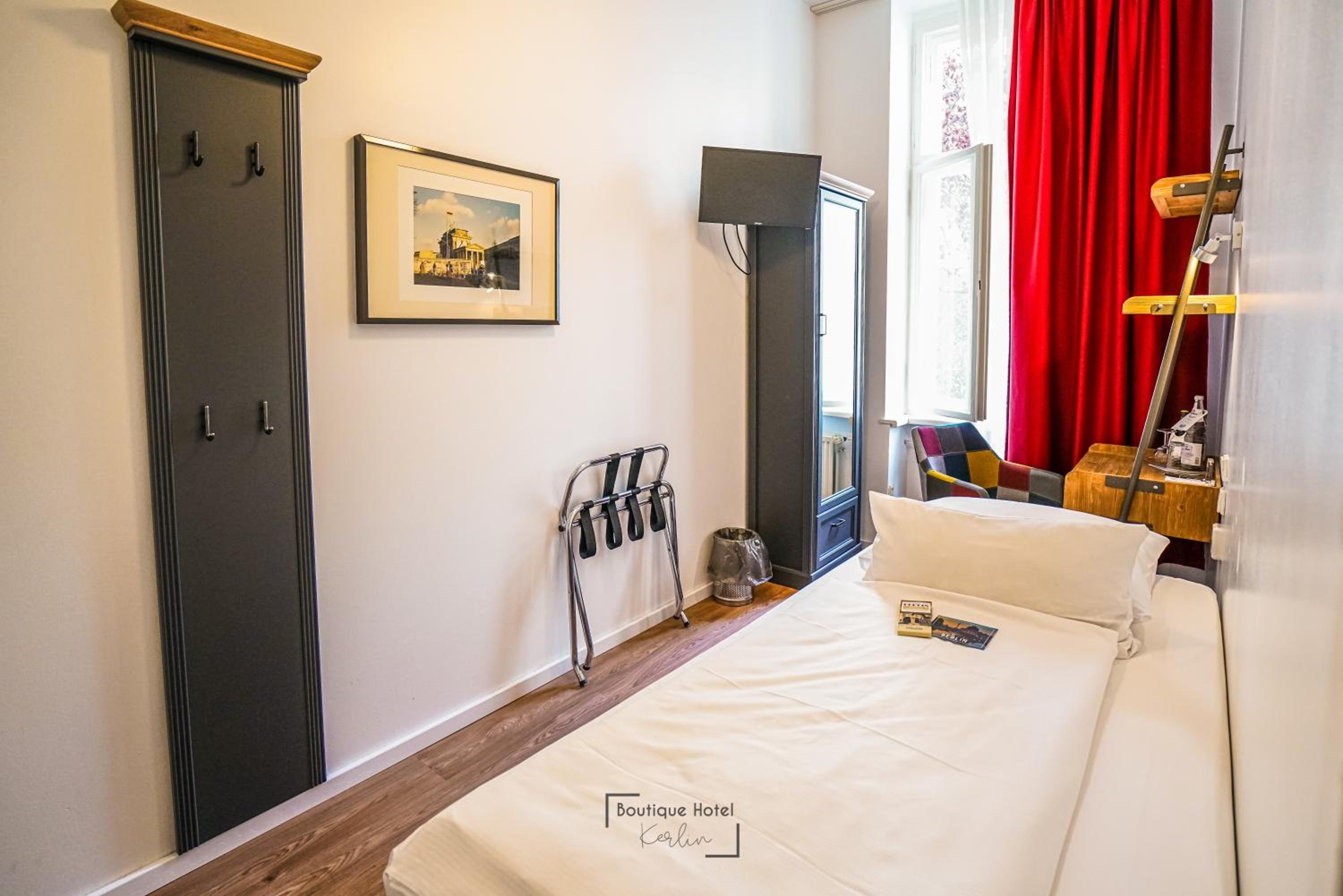 Small Single Room photo 3