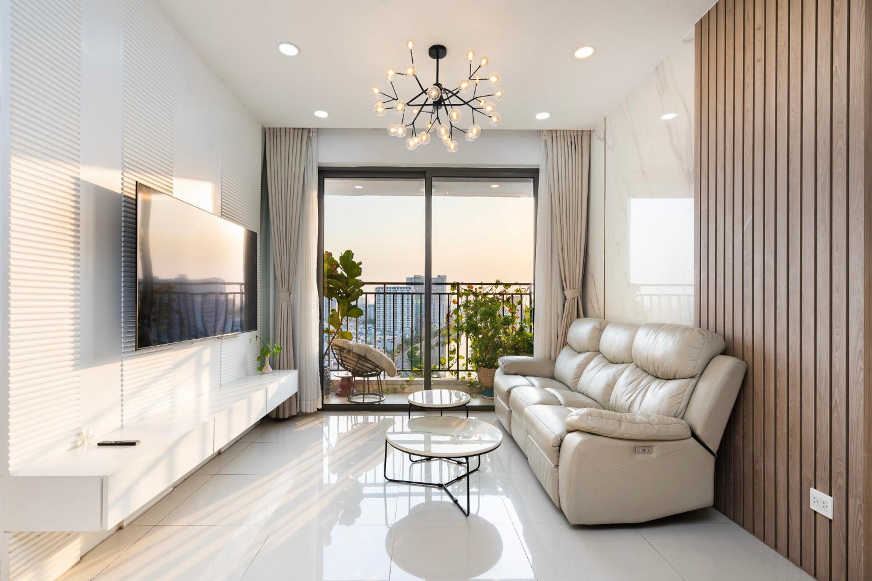 Three-Bedroom Apartment with Balcony