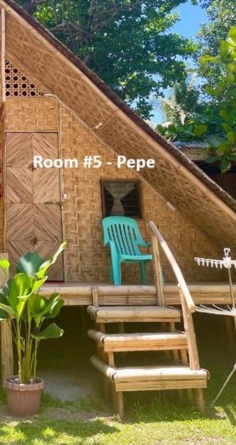 Budget Room with Queen Bed and Bathroom photo 1