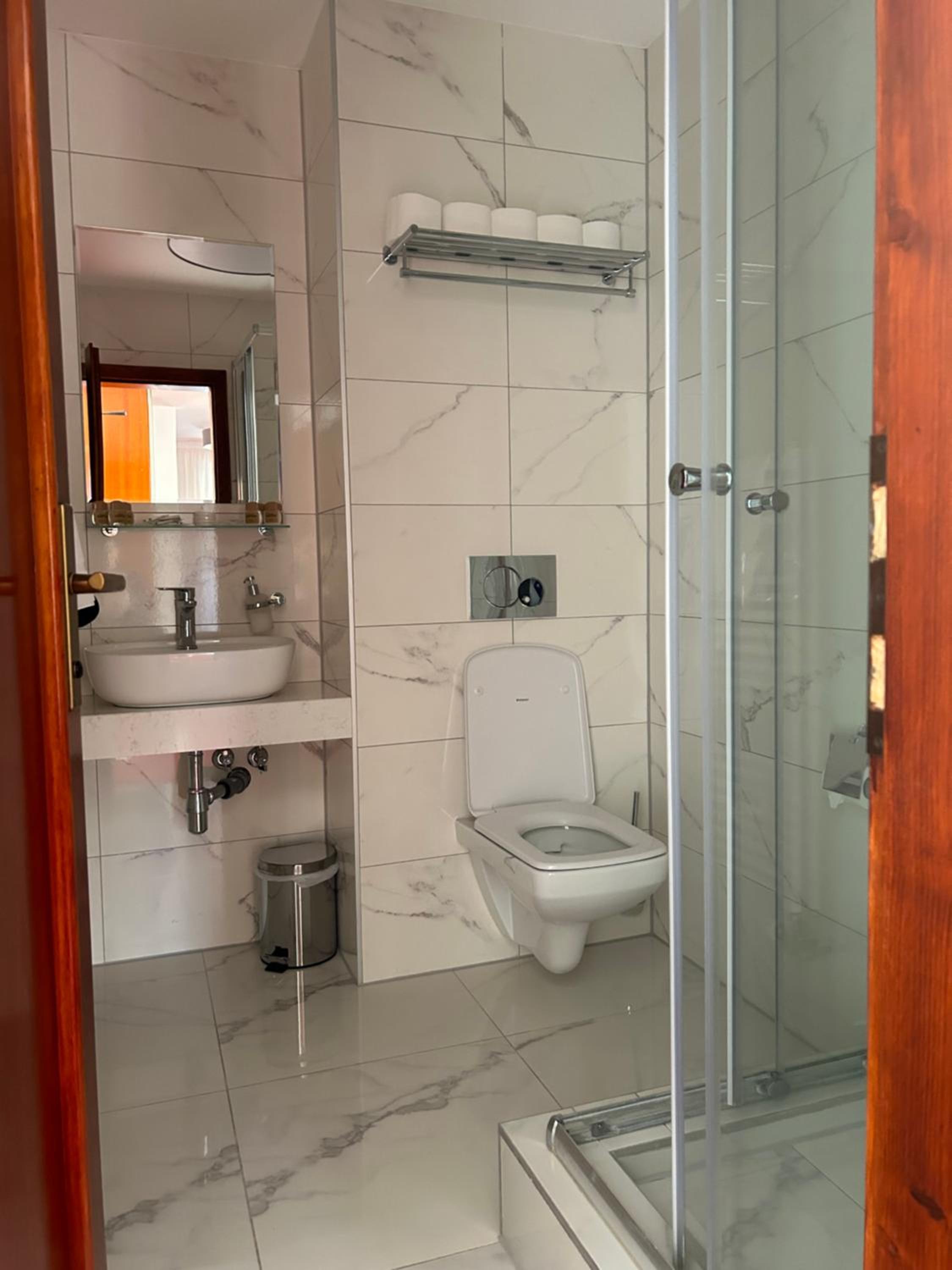 Standard Quadruple Room - Photo 6
