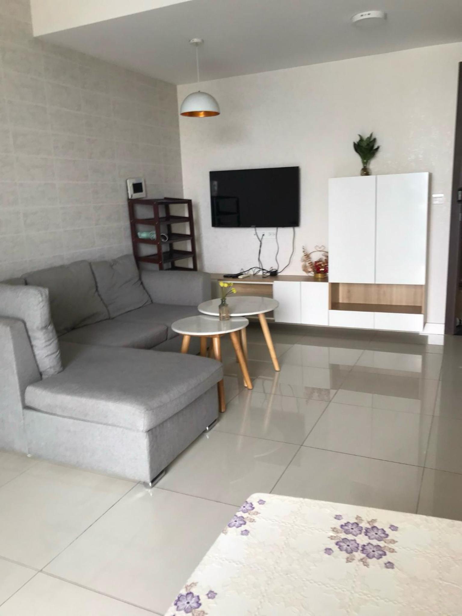 One-Bedroom Apartment with City View