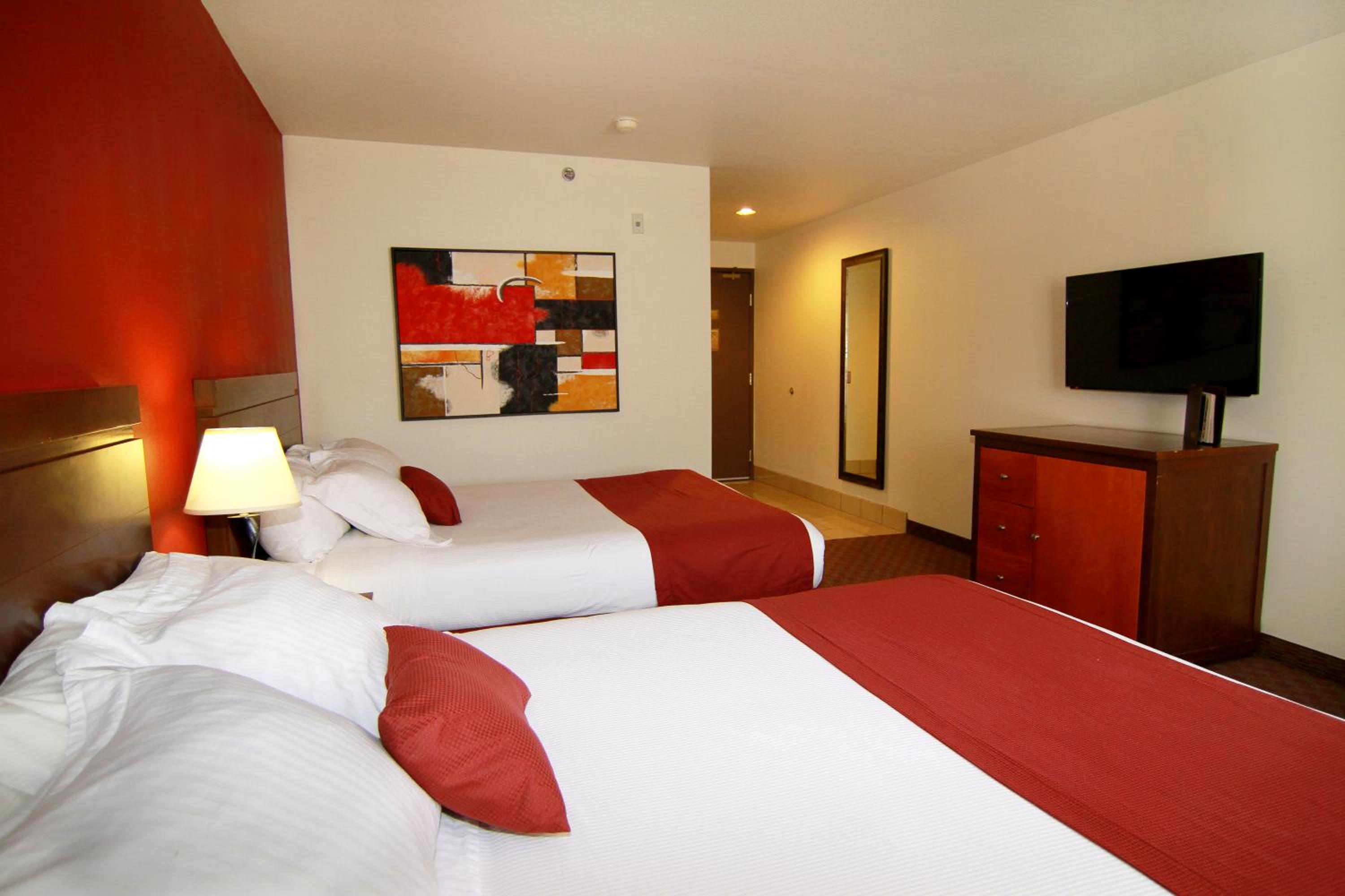 Queen Room with Two Queen Beds - Non-Smoking photo 1