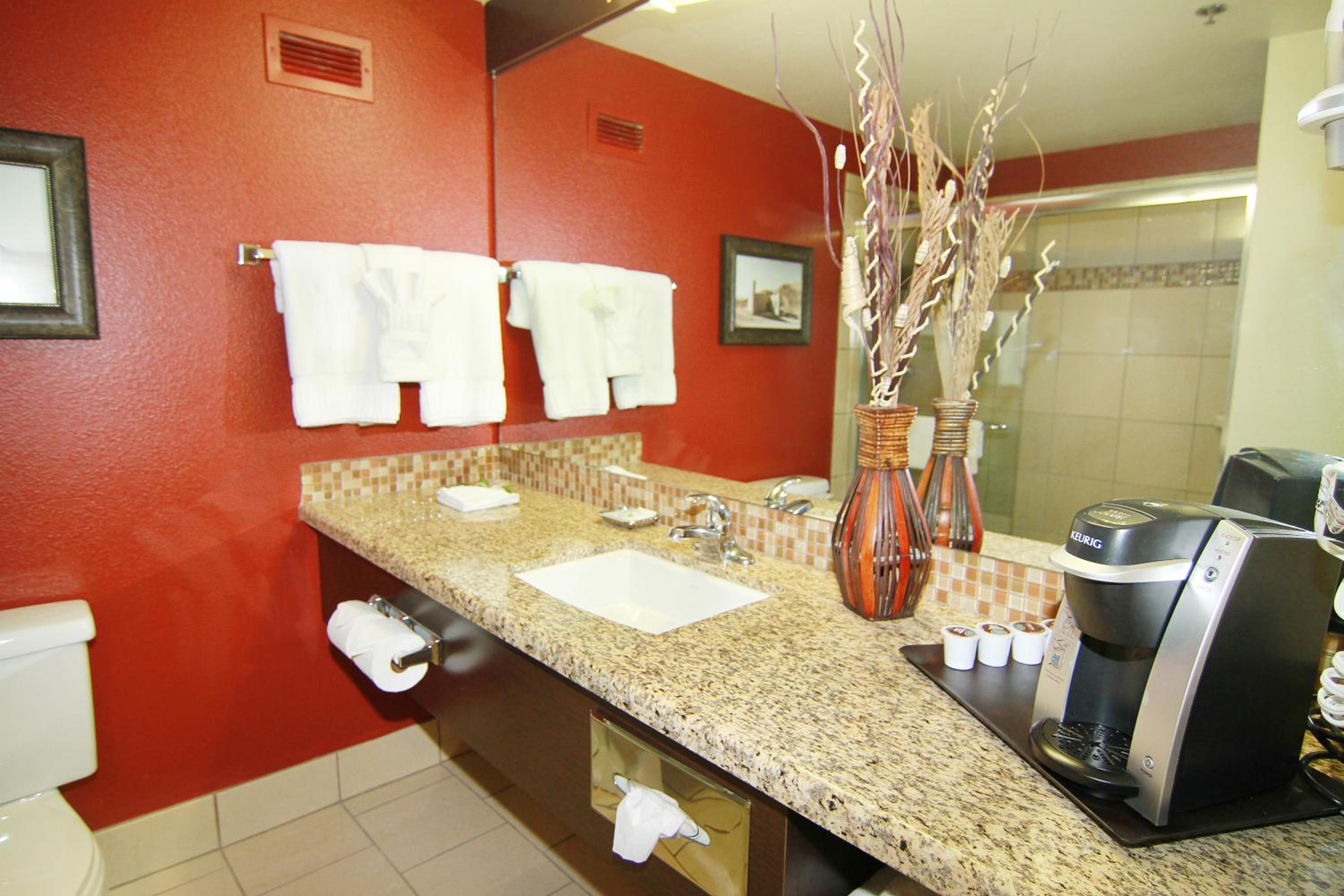 King Room - Non-Smoking photo 2
