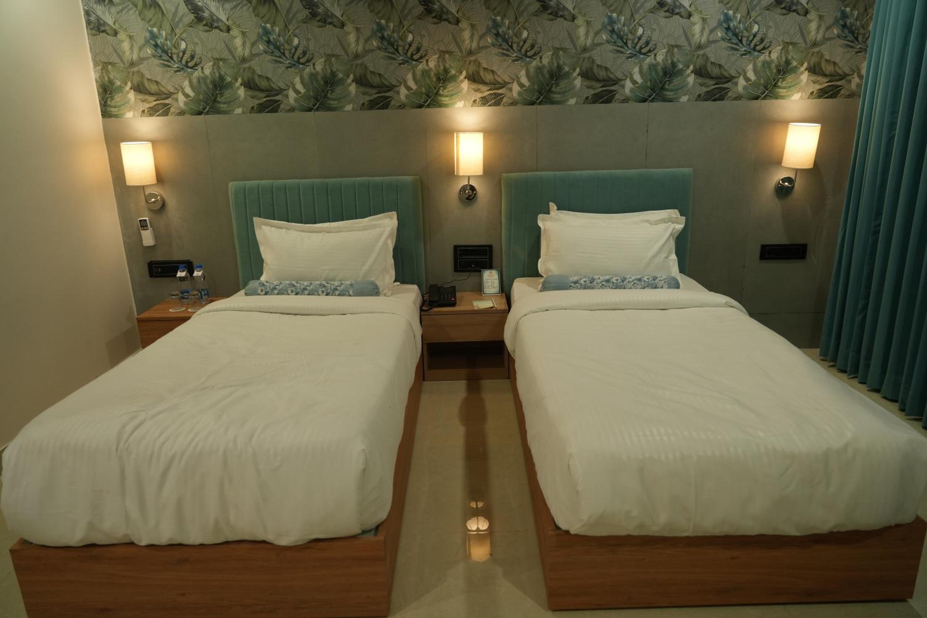 Deluxe Twin Room photo 3