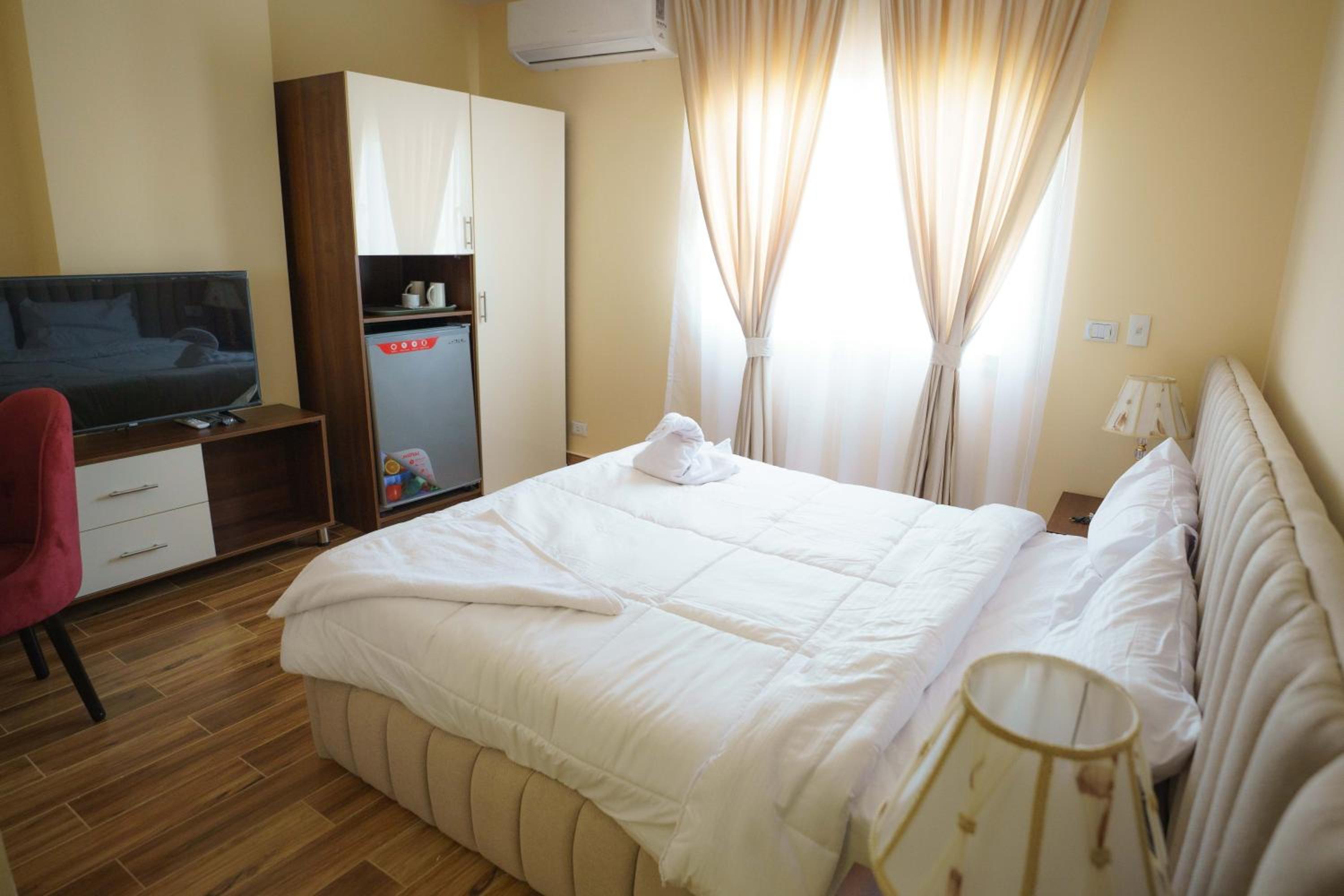 Queen Room with Garden View