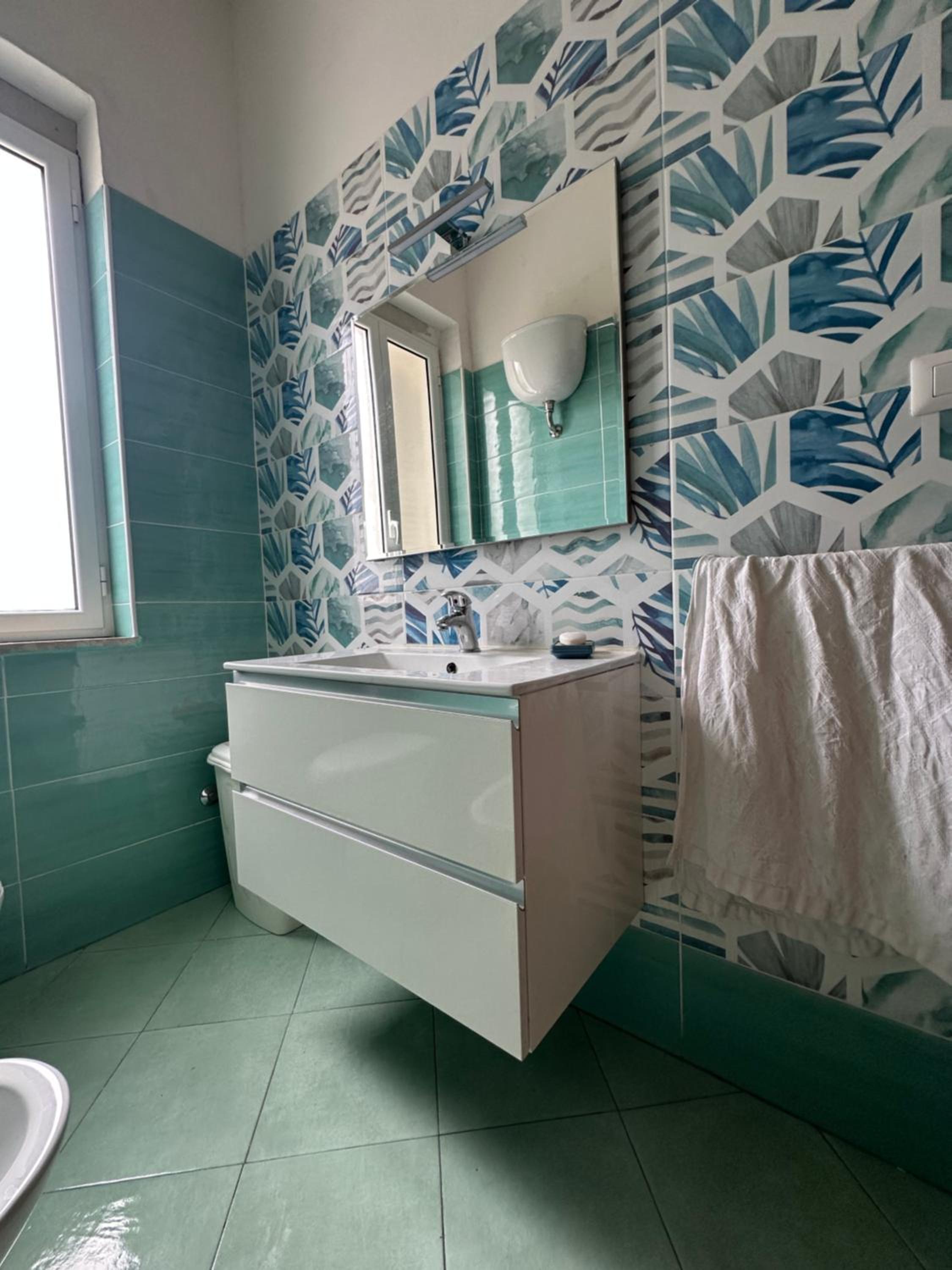 Family Room With Shared Bathroom photo 2