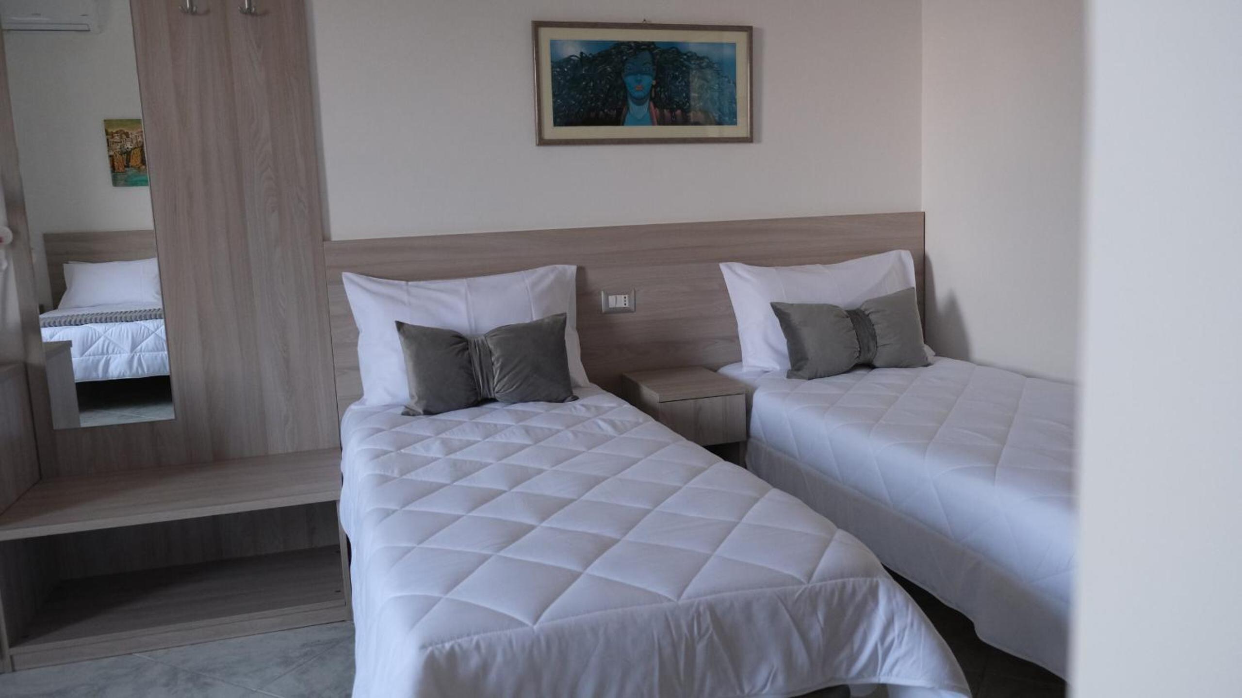 Large Double Room photo 2