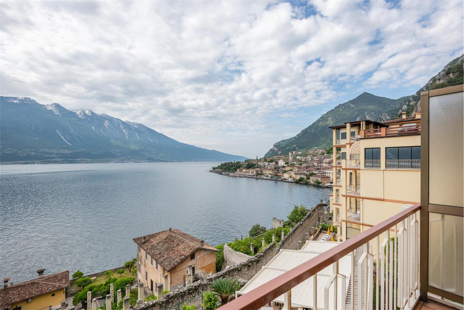 Economy Double Room with Lake View photo 3