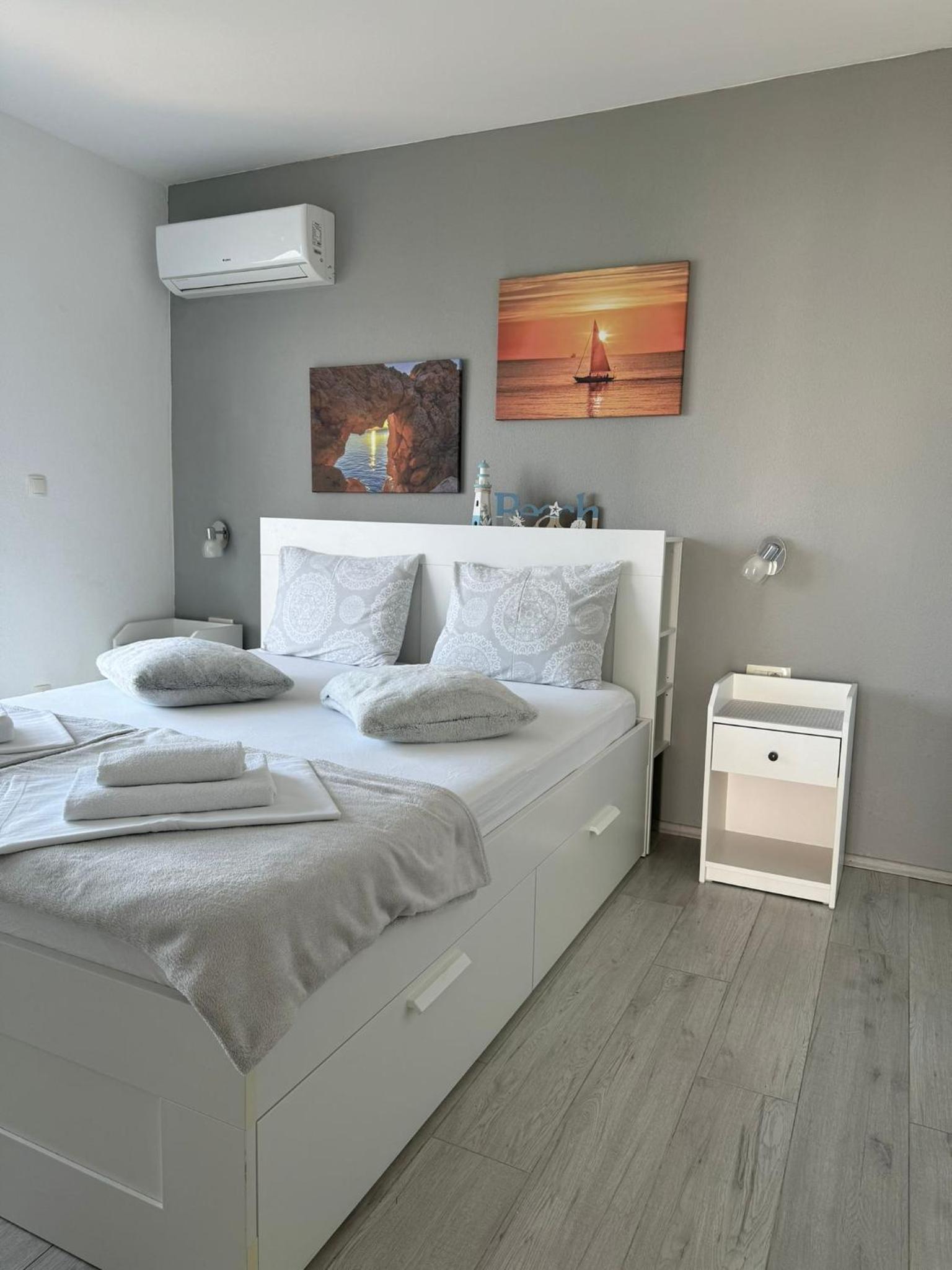 Apartment photo 1