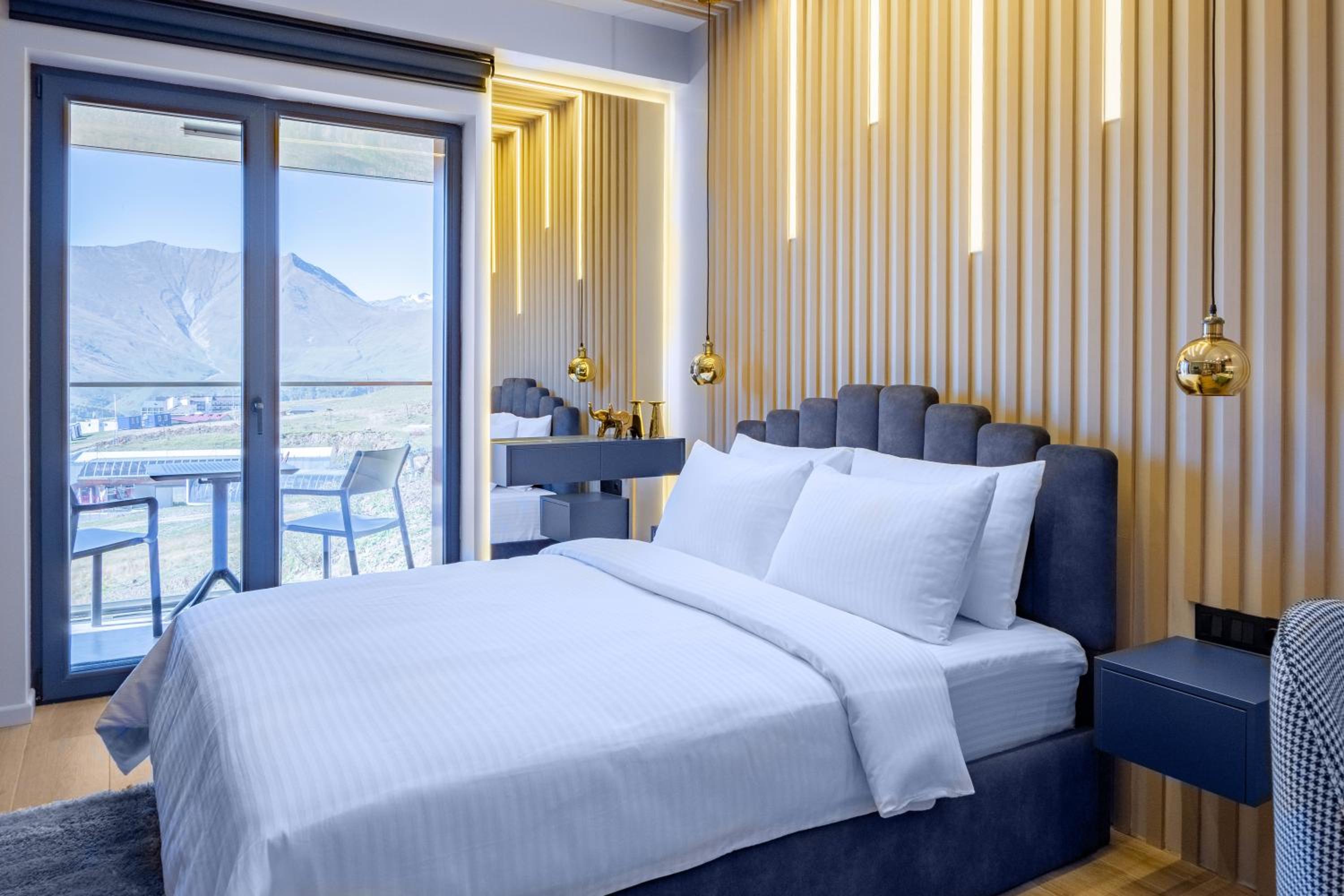 Studio Apartment with Balcony photo 1