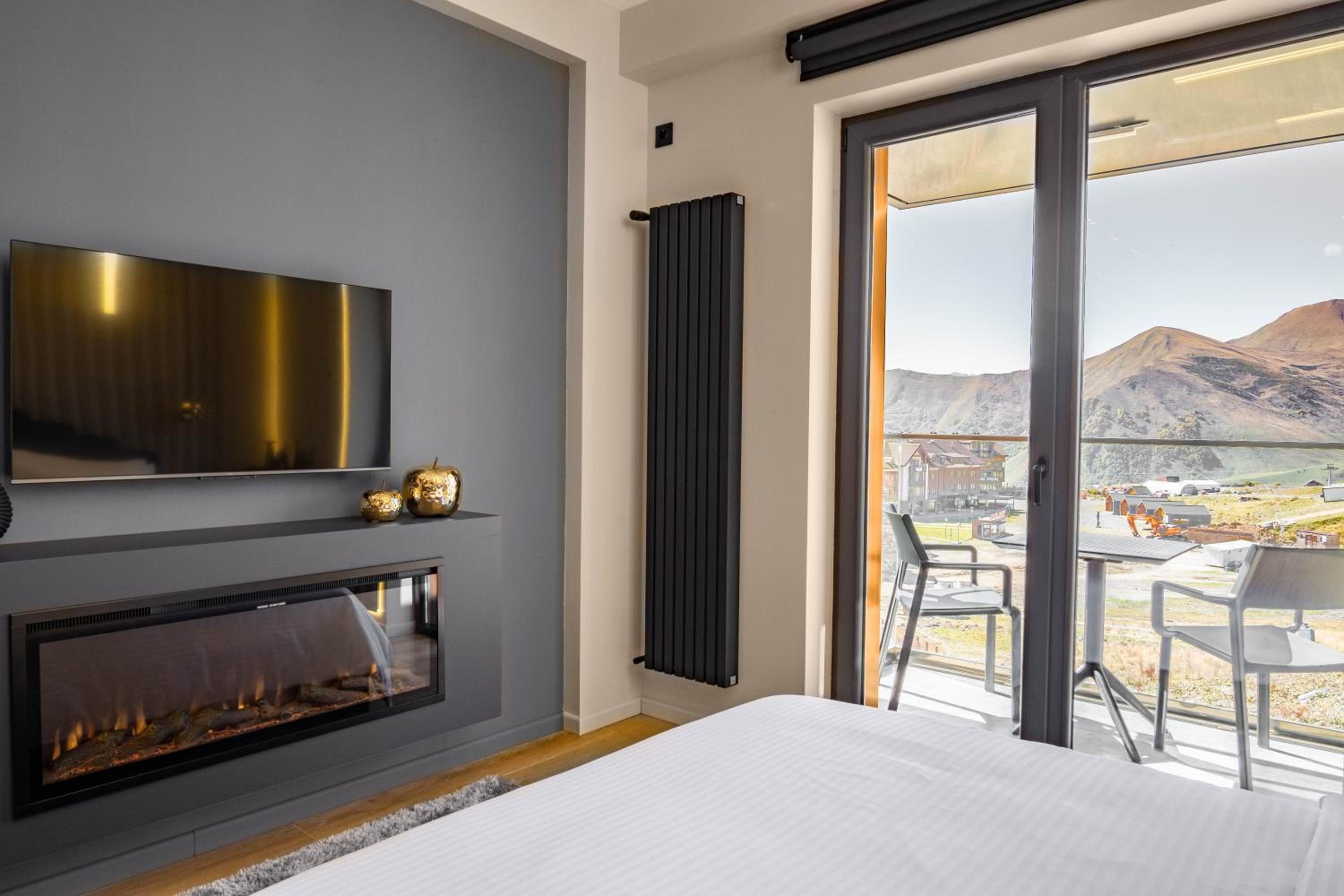 Studio Apartment with Balcony photo 3