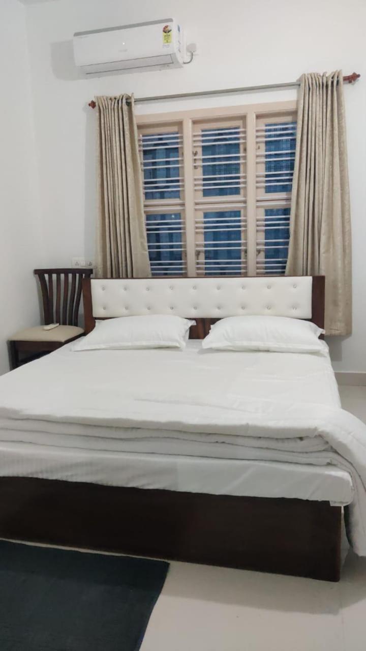 Deluxe Room (2 Adults + 1 Child)