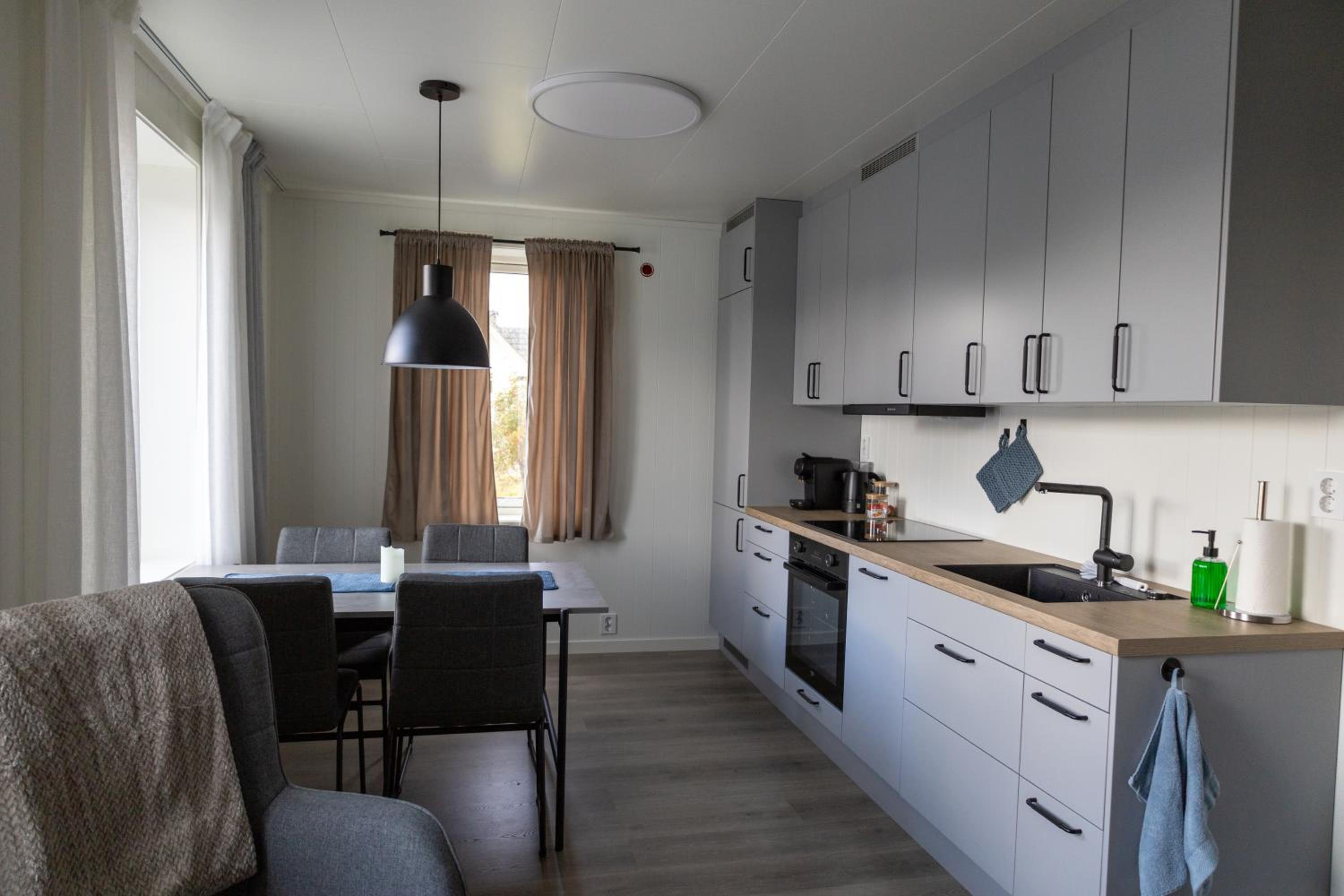 Deluxe One-Bedroom Apartment with Ocean View photo 2