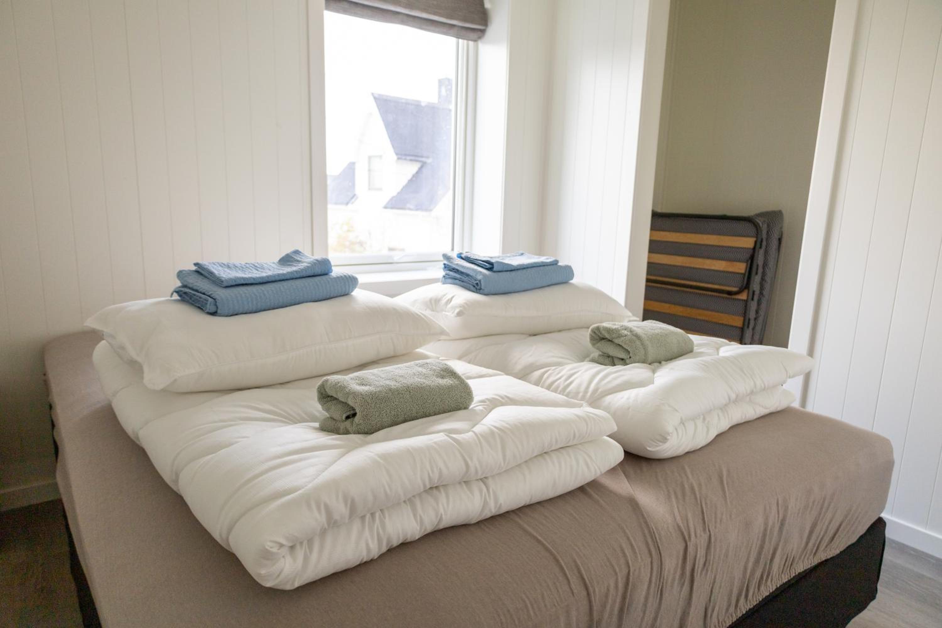 Two-Bedroom Apartment with Lake View photo 2