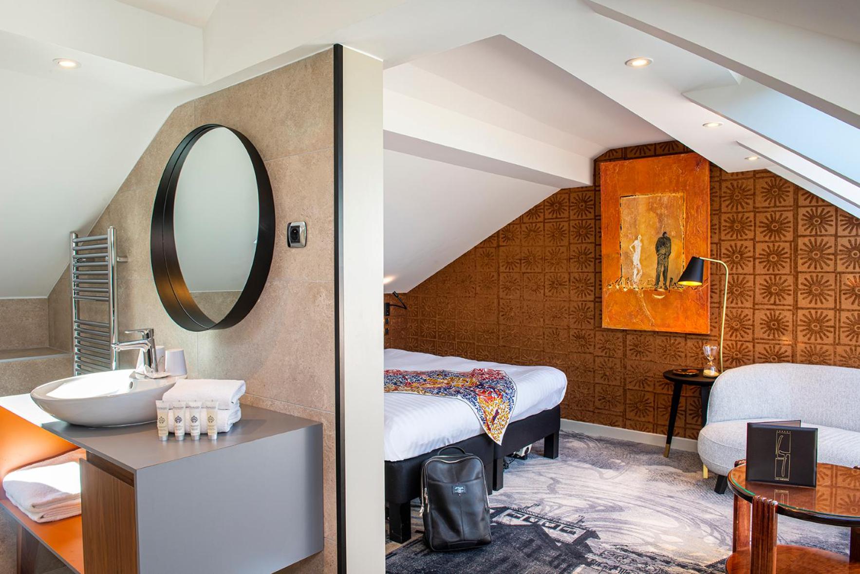  Elegance Room - Lake side with balcony - Double or Twin beds - Photo 1