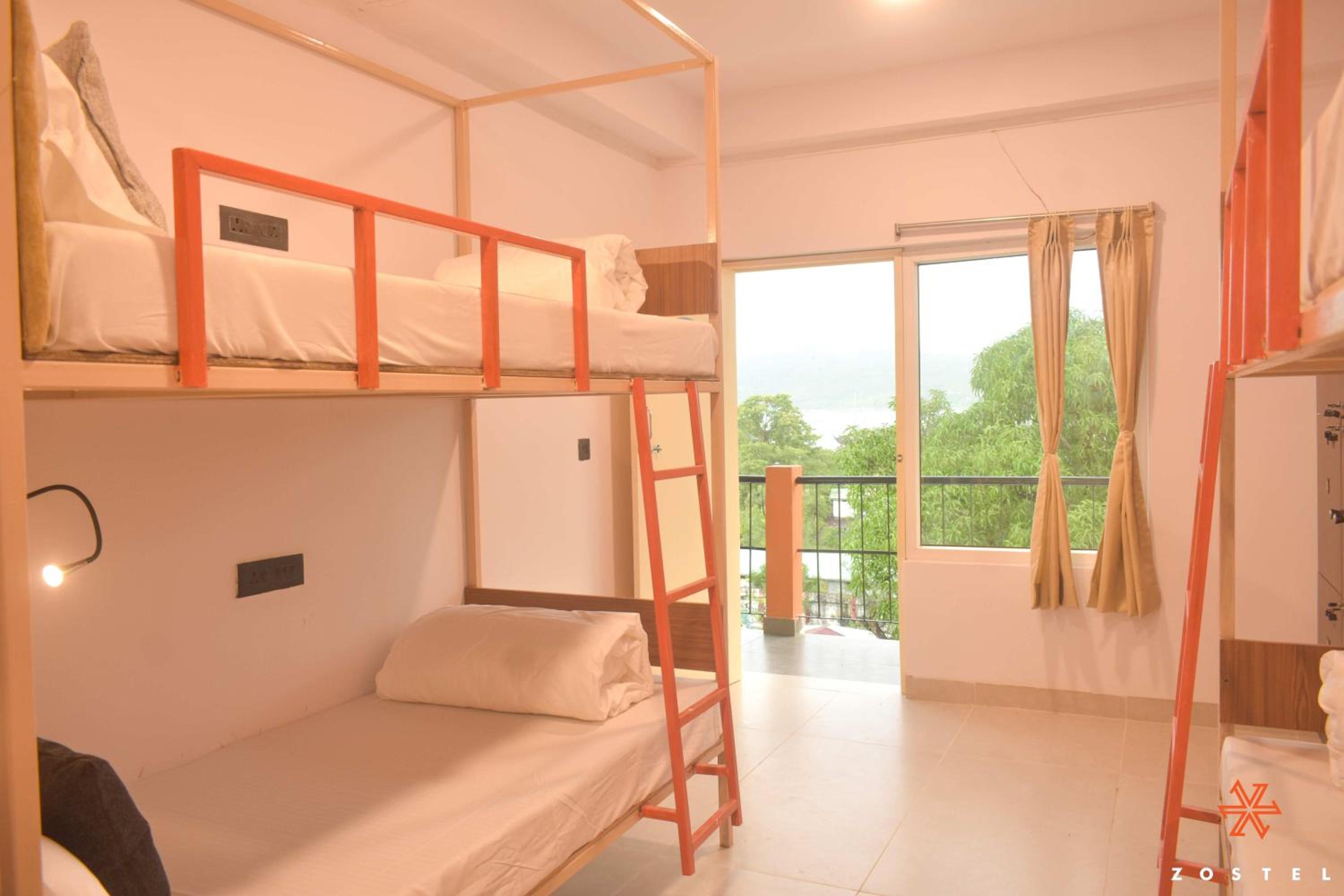 Bed in 6-Bed Female Dormitory Room photo 3
