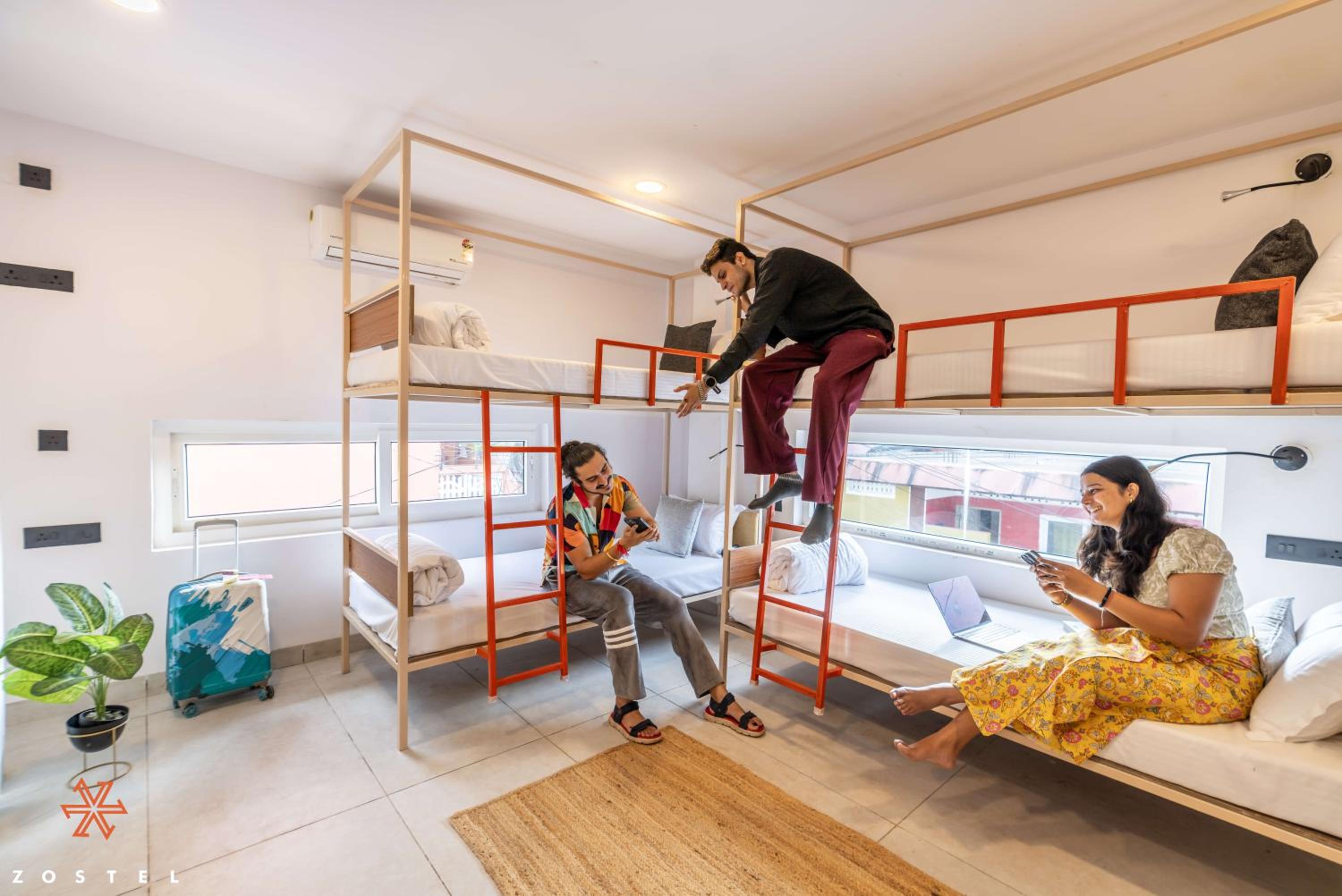 Bed in Deluxe 6-Bed Mixed Dormitory Room photo 3