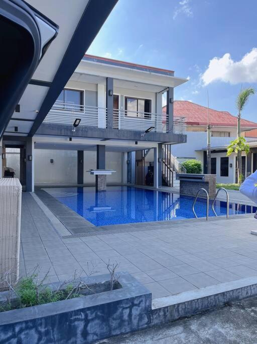 Three-Bedroom House photo 2