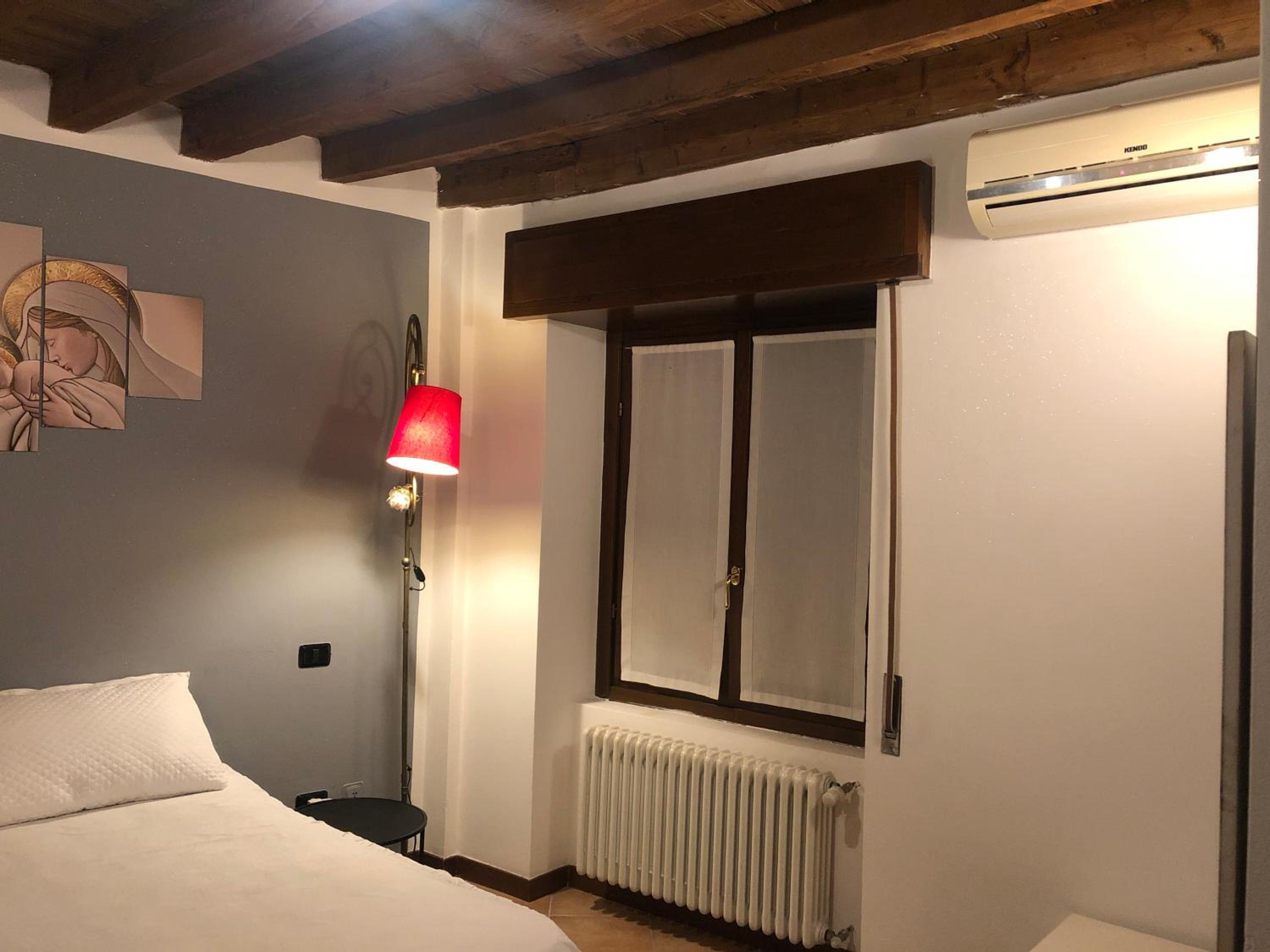 One-Bedroom Apartment photo 3