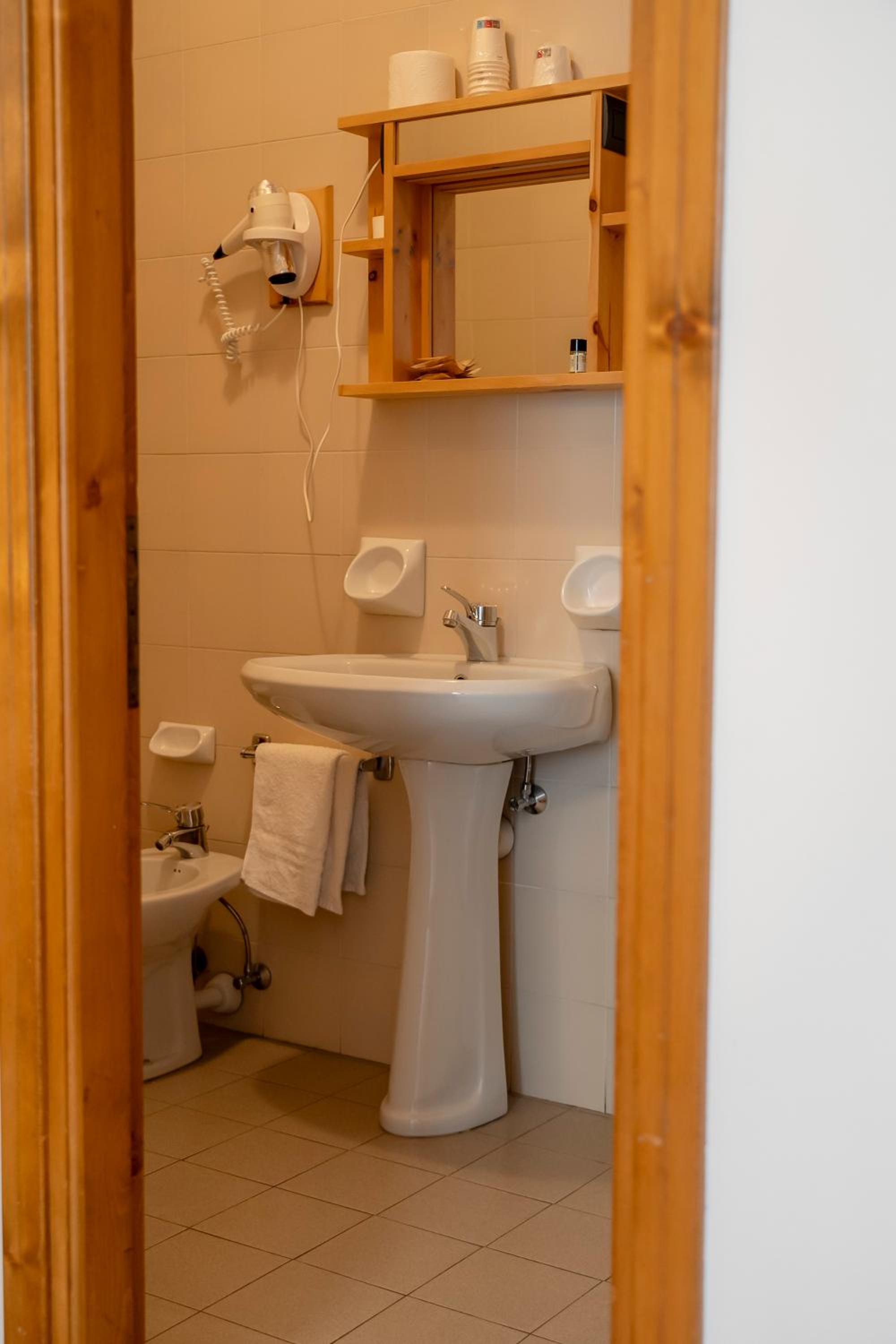 Triple Room - Photo 12