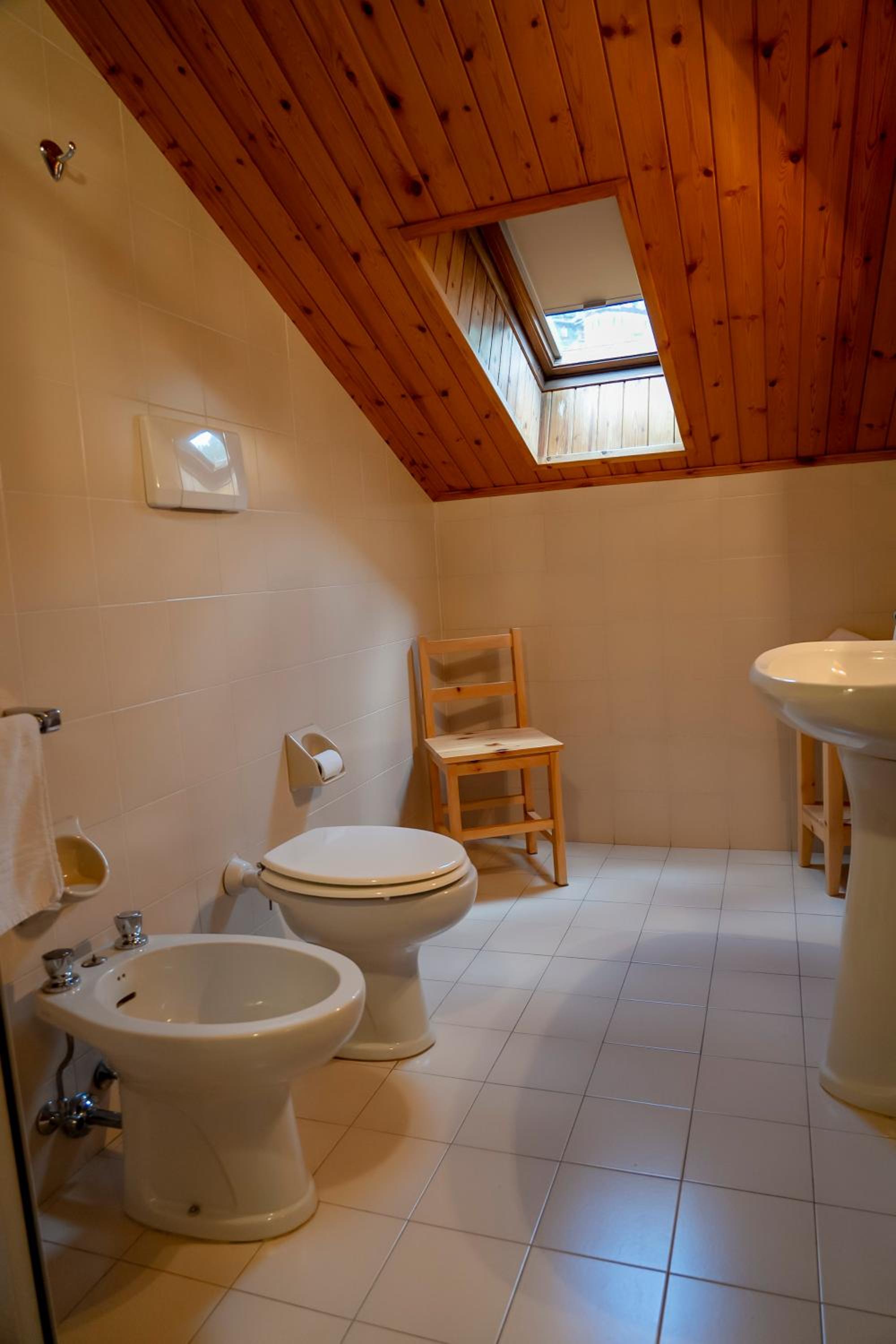 Twin Room - Photo 8