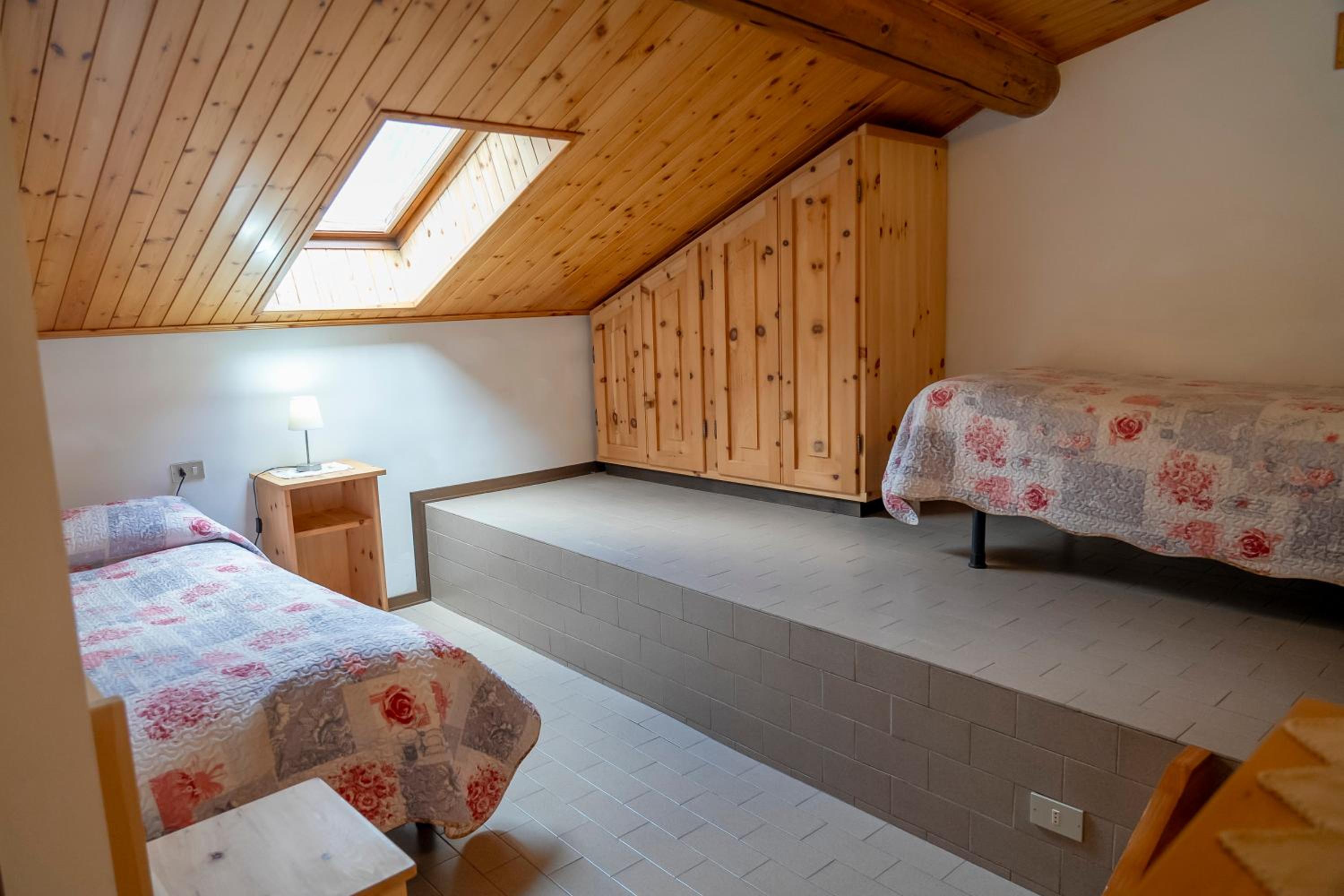 Twin Room - Photo 3