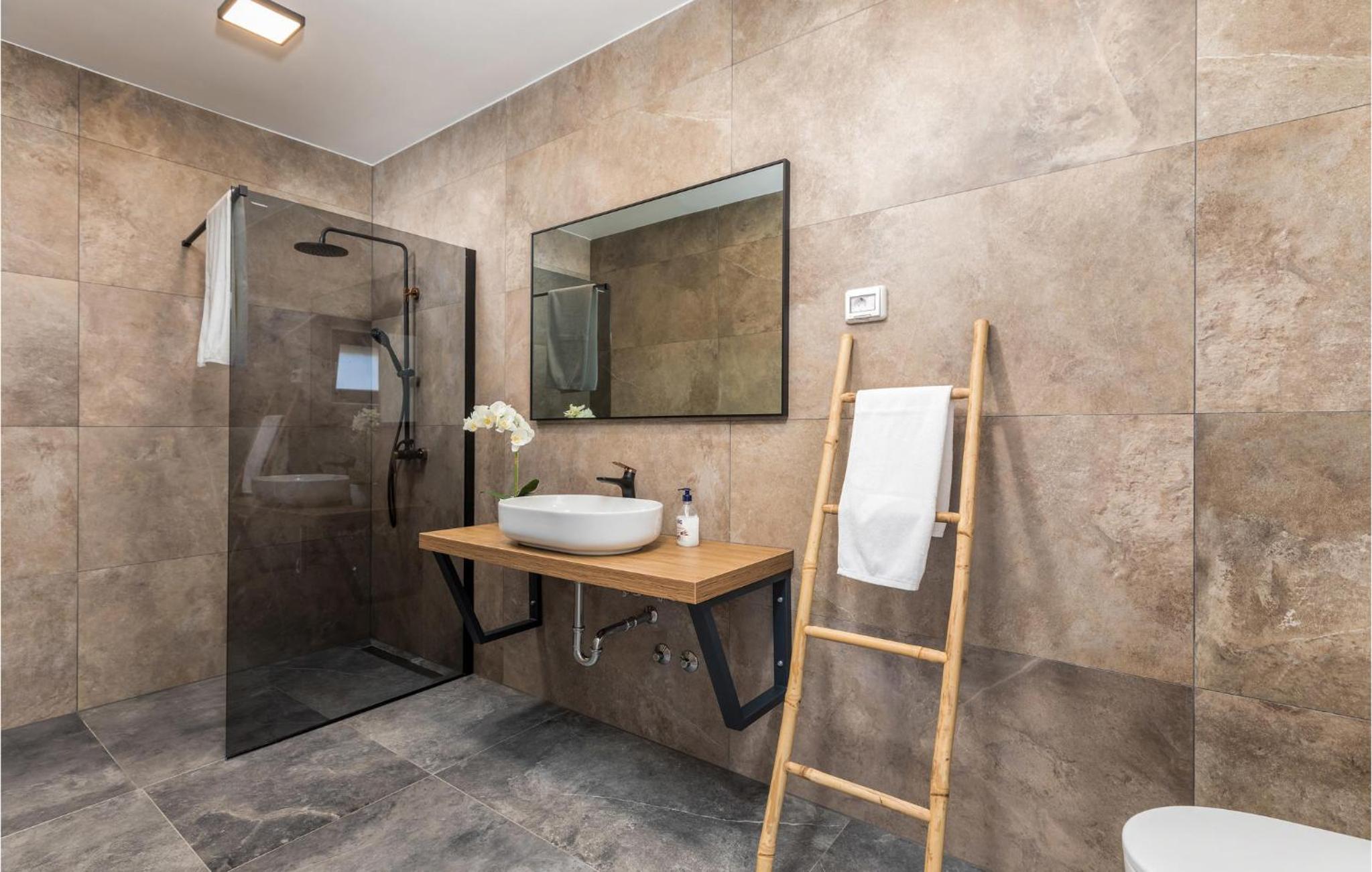Five-Bedroom Holiday Home photo 2