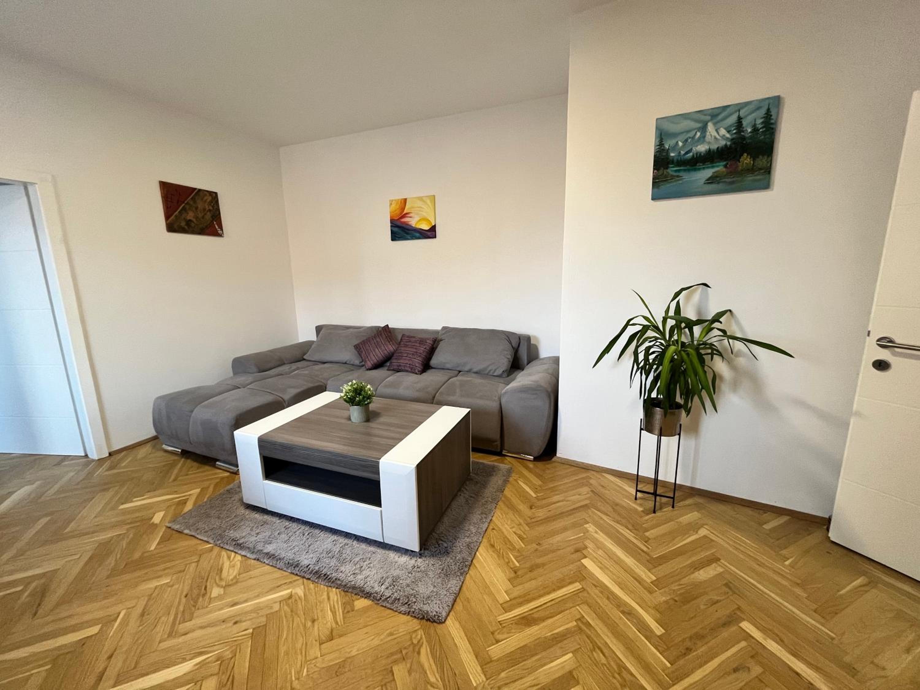 One-Bedroom Apartment photo 1