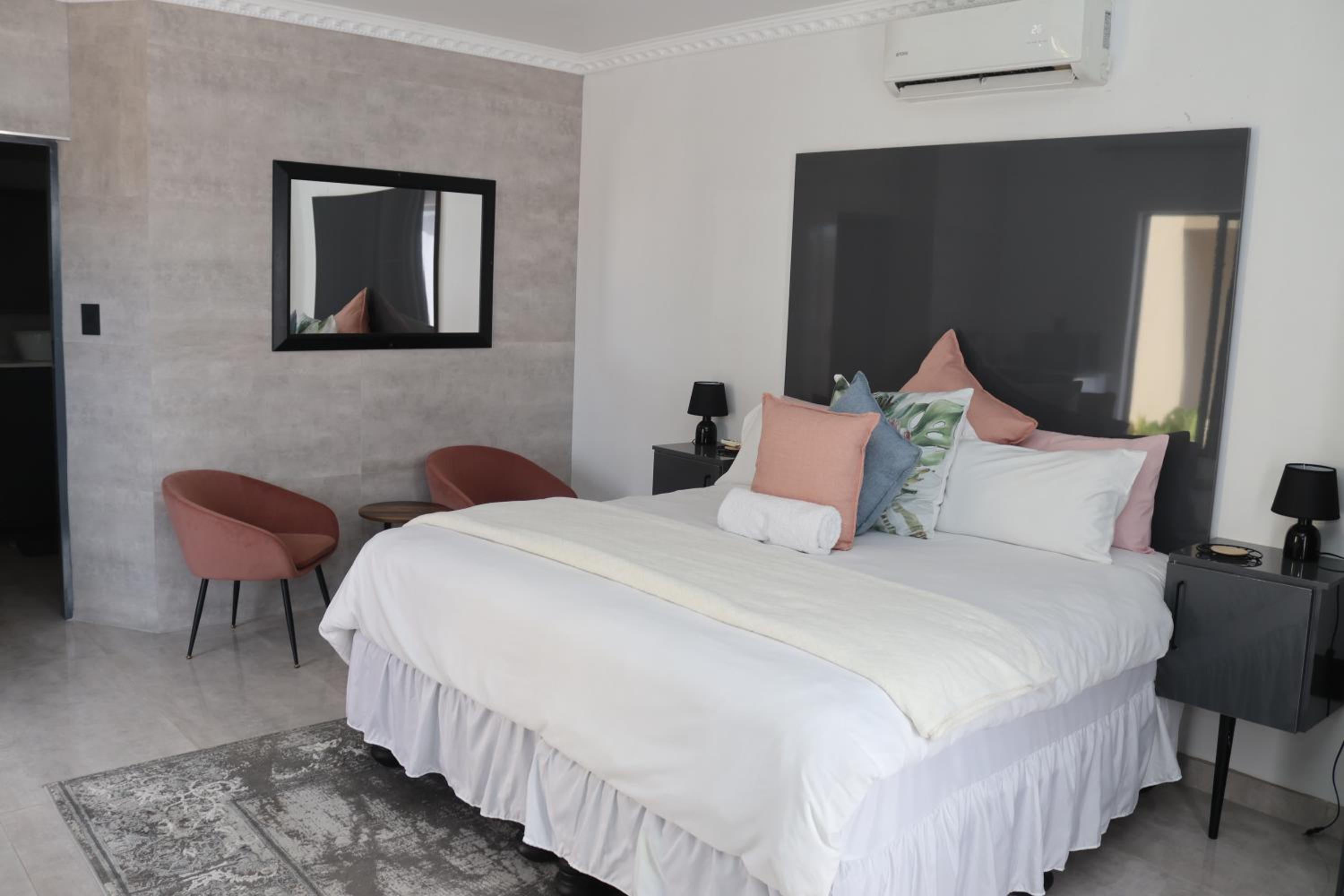 Double Room - Photo 1