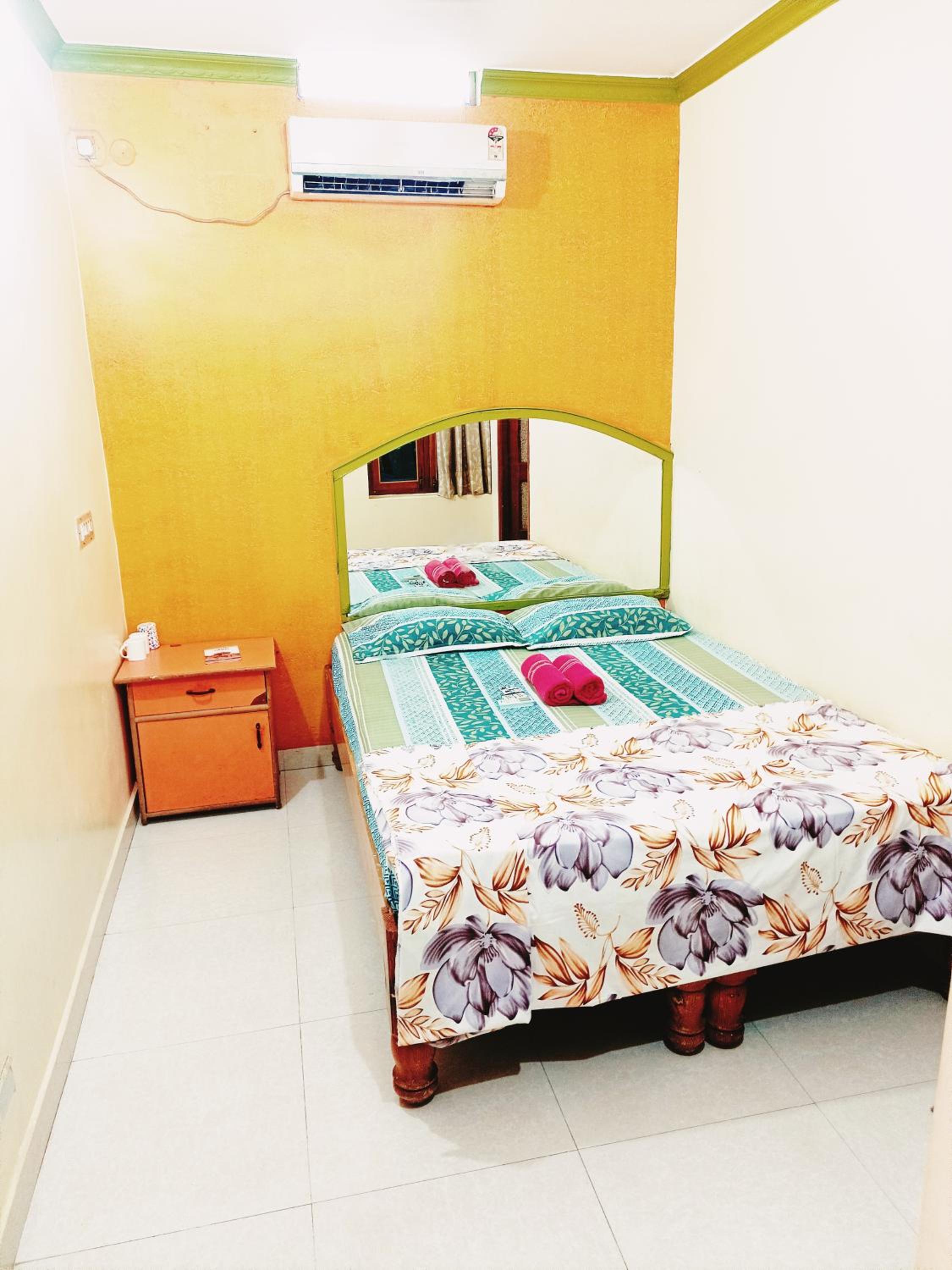 Standard Double or Twin Room - Photo 4