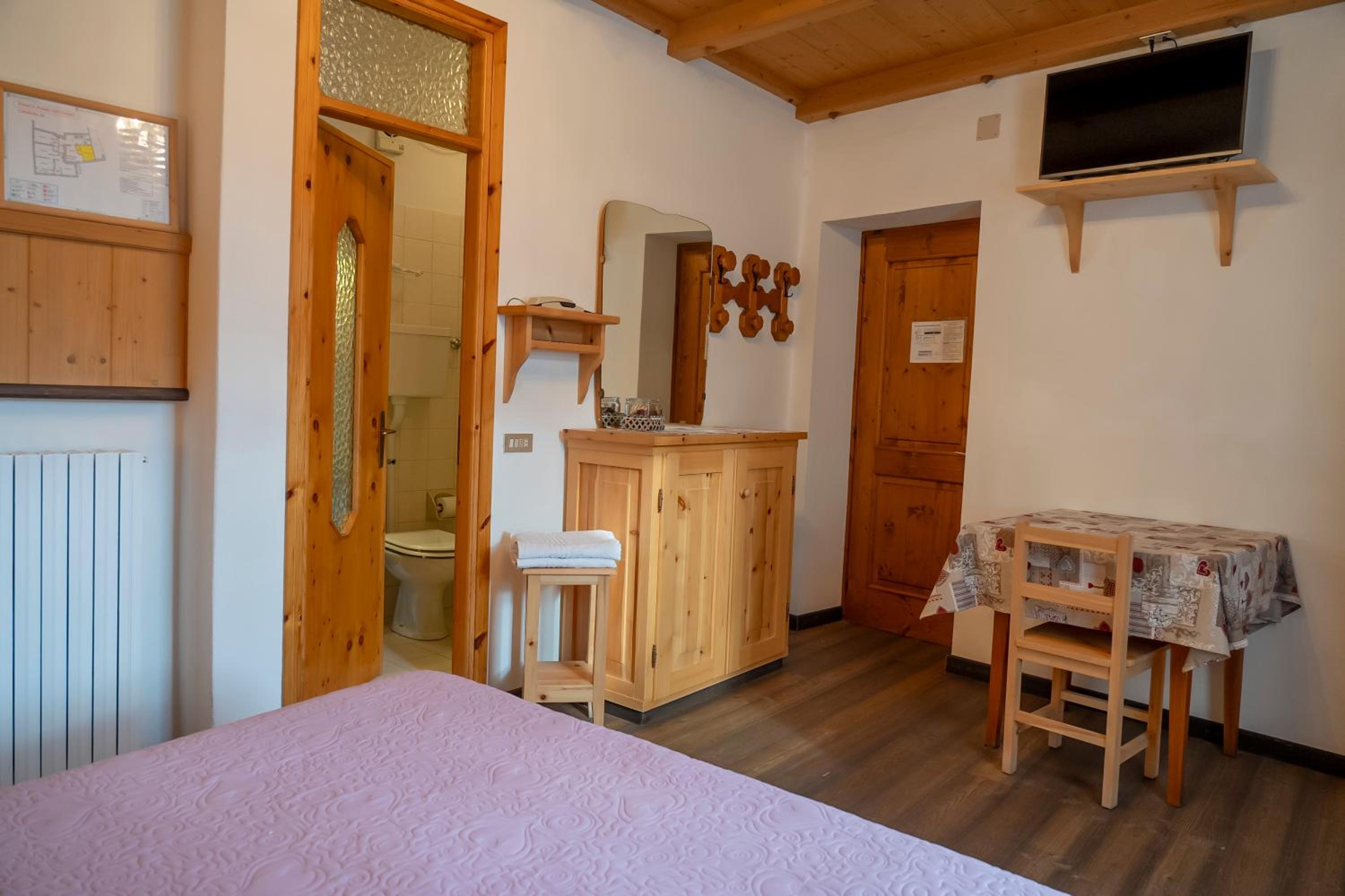 Double Room - Photo 3