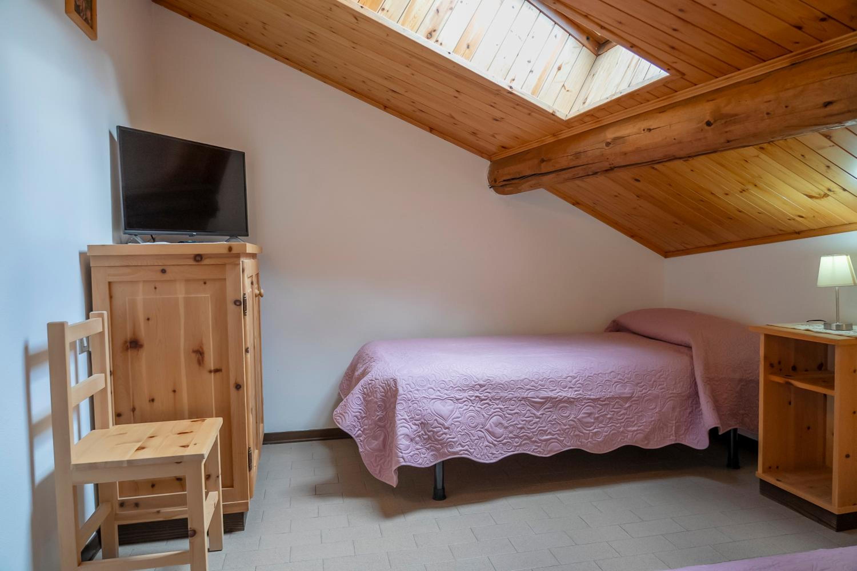 Twin Room - Photo 7