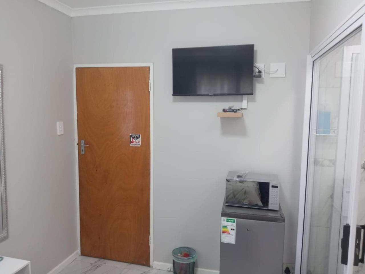 Double Room with Private Bathroom photo 3