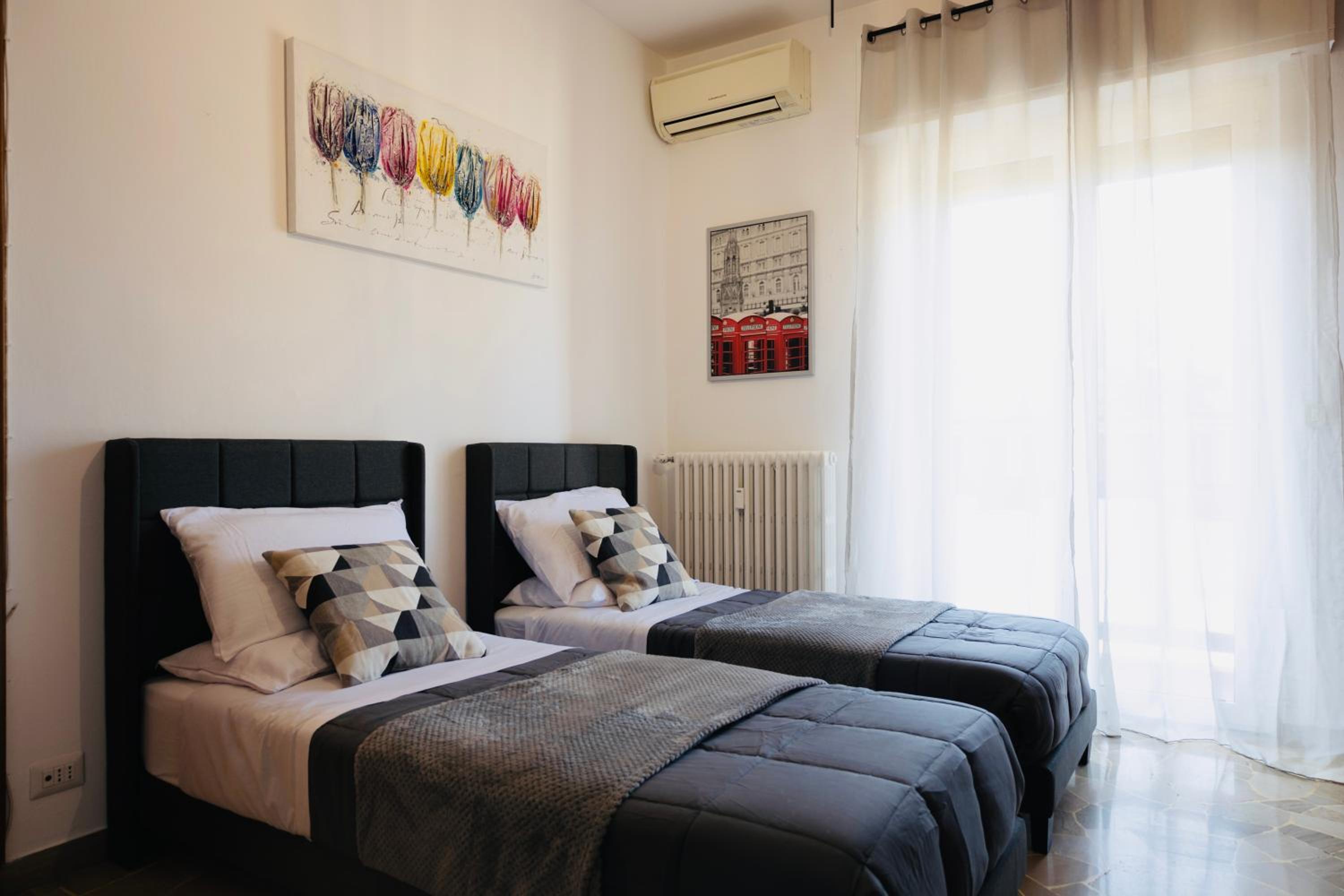 One-Bedroom Apartment photo 1