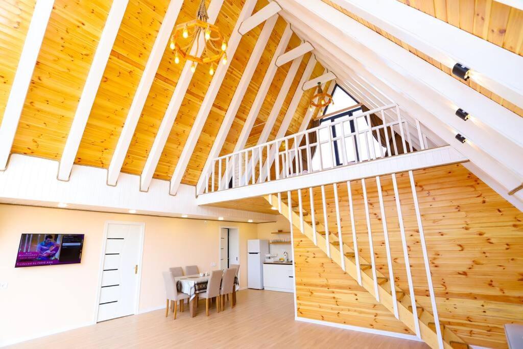Three-Bedroom House photo 3
