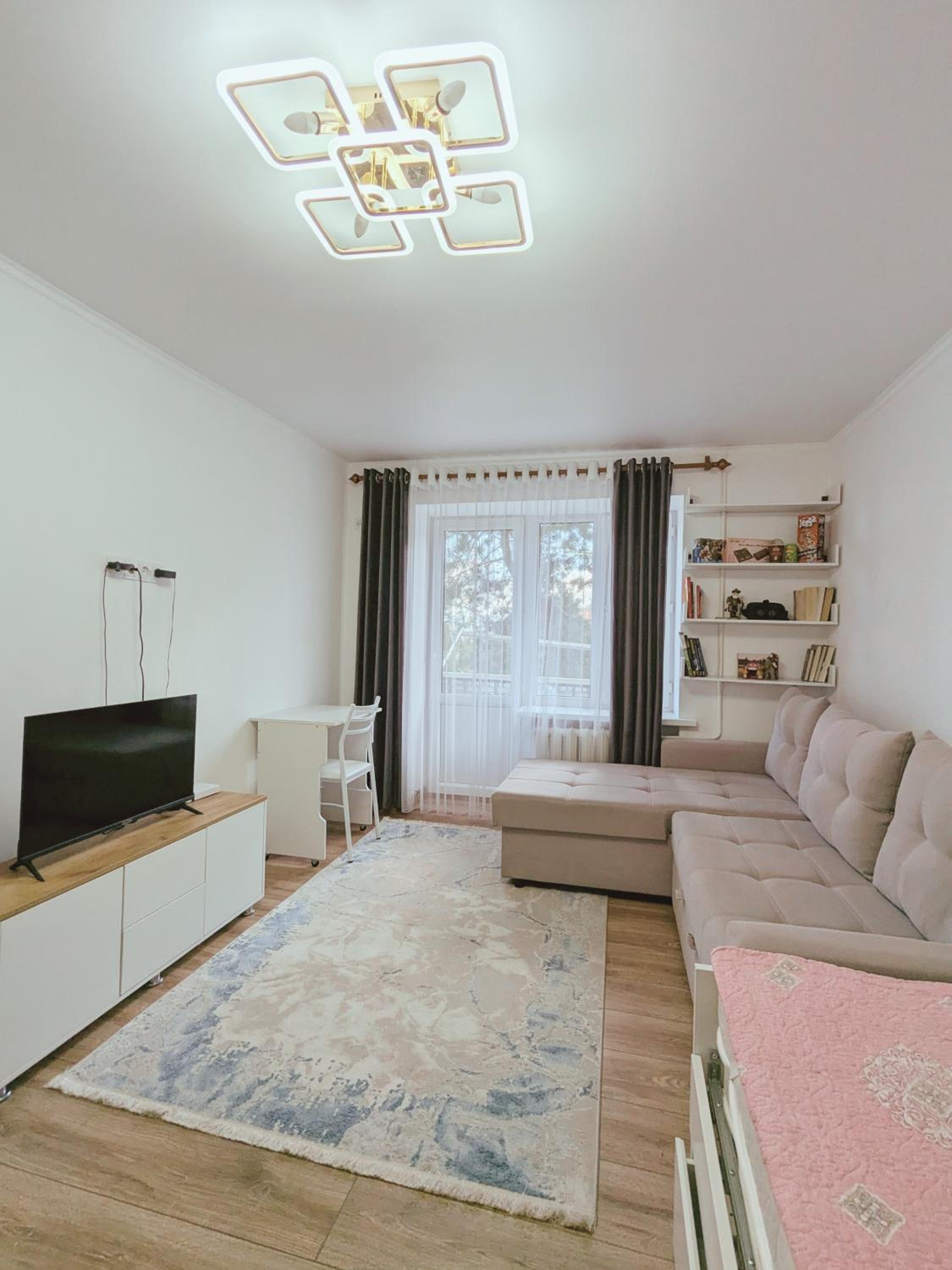 One-Bedroom Apartment photo 1