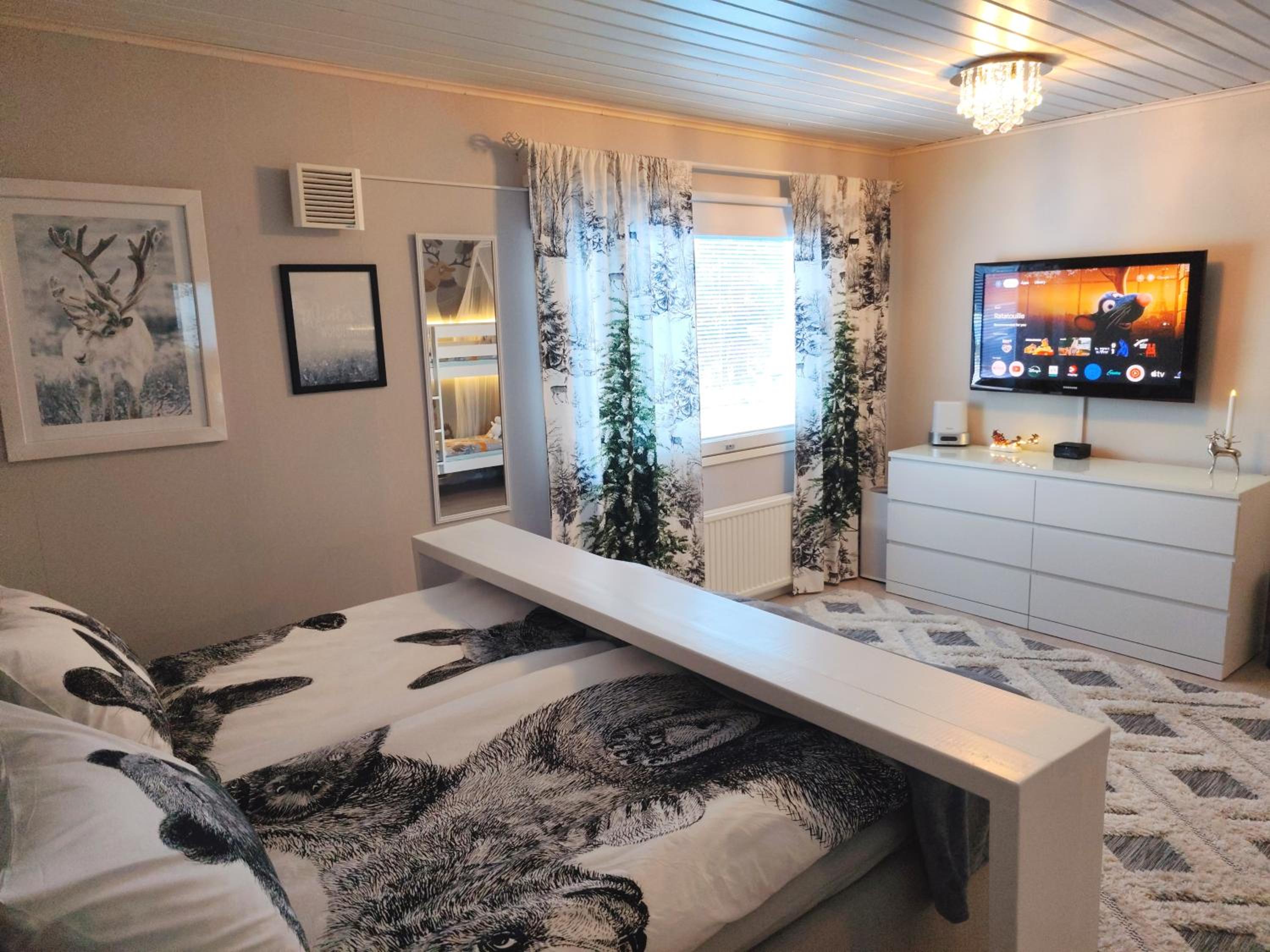 Family Room photo 3