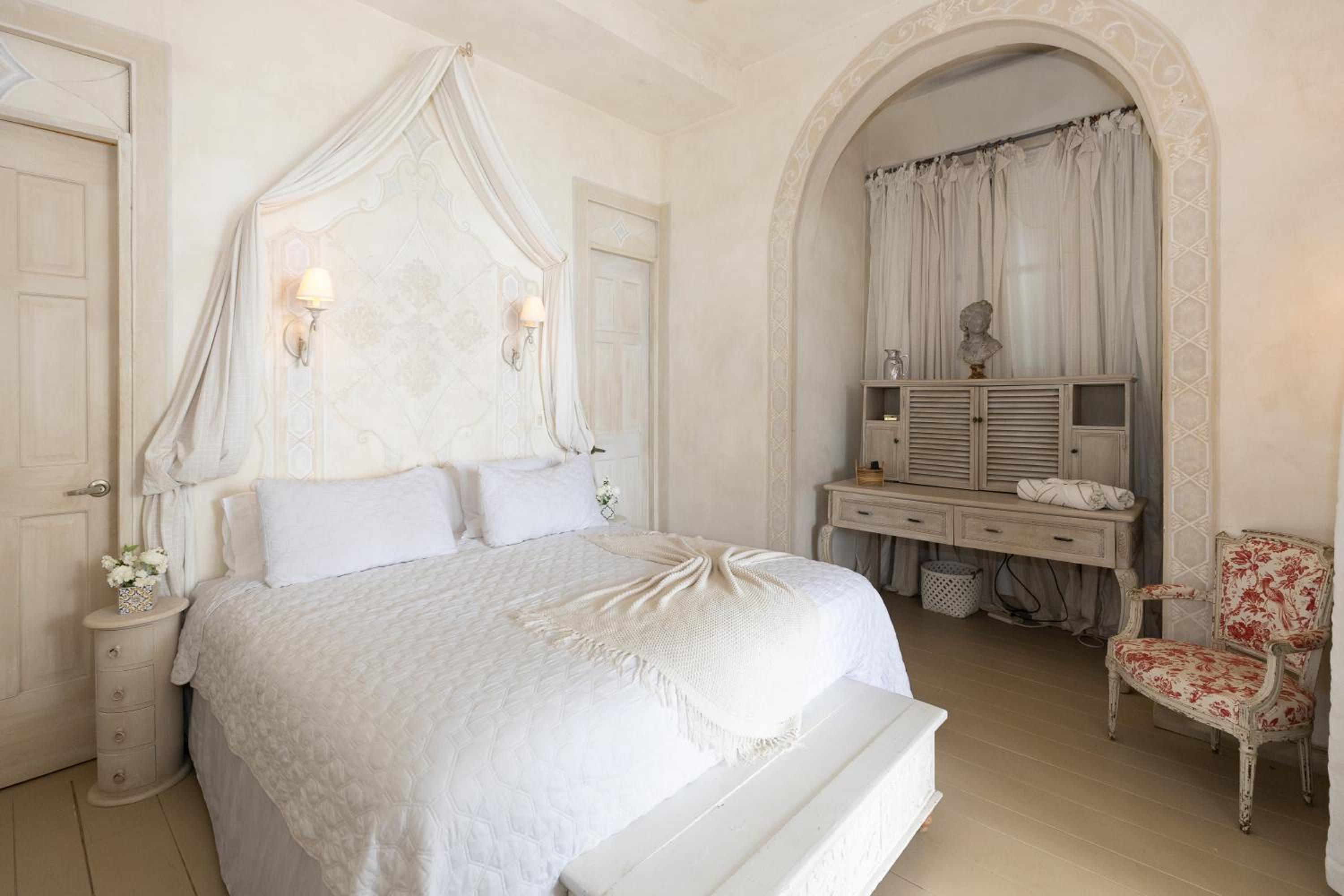 The Crown Jewel Suite / Suite La Joya de la Corona