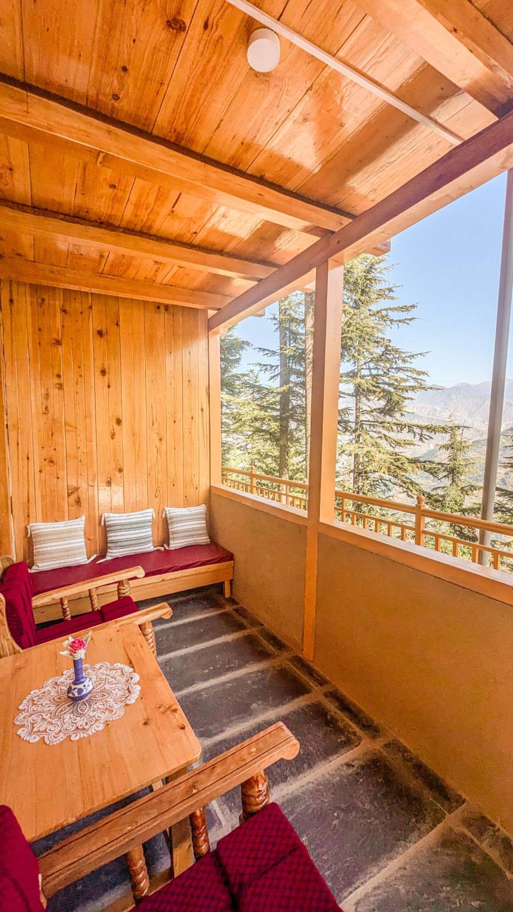 Deluxe Double Room with Balcony photo 3