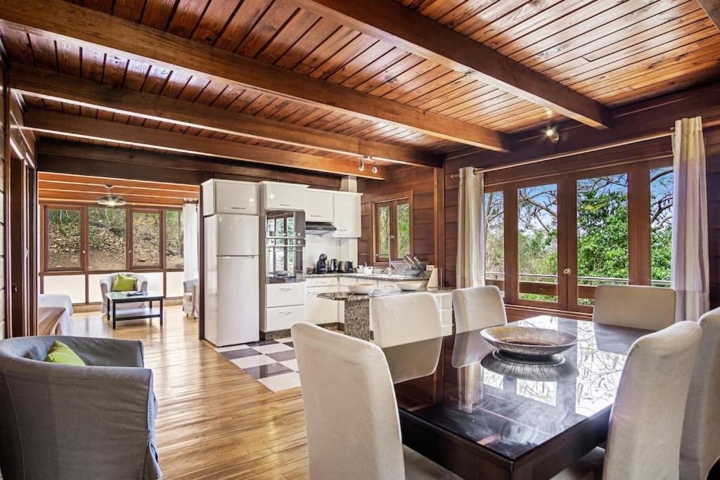 Three-Bedroom Villa photo 1