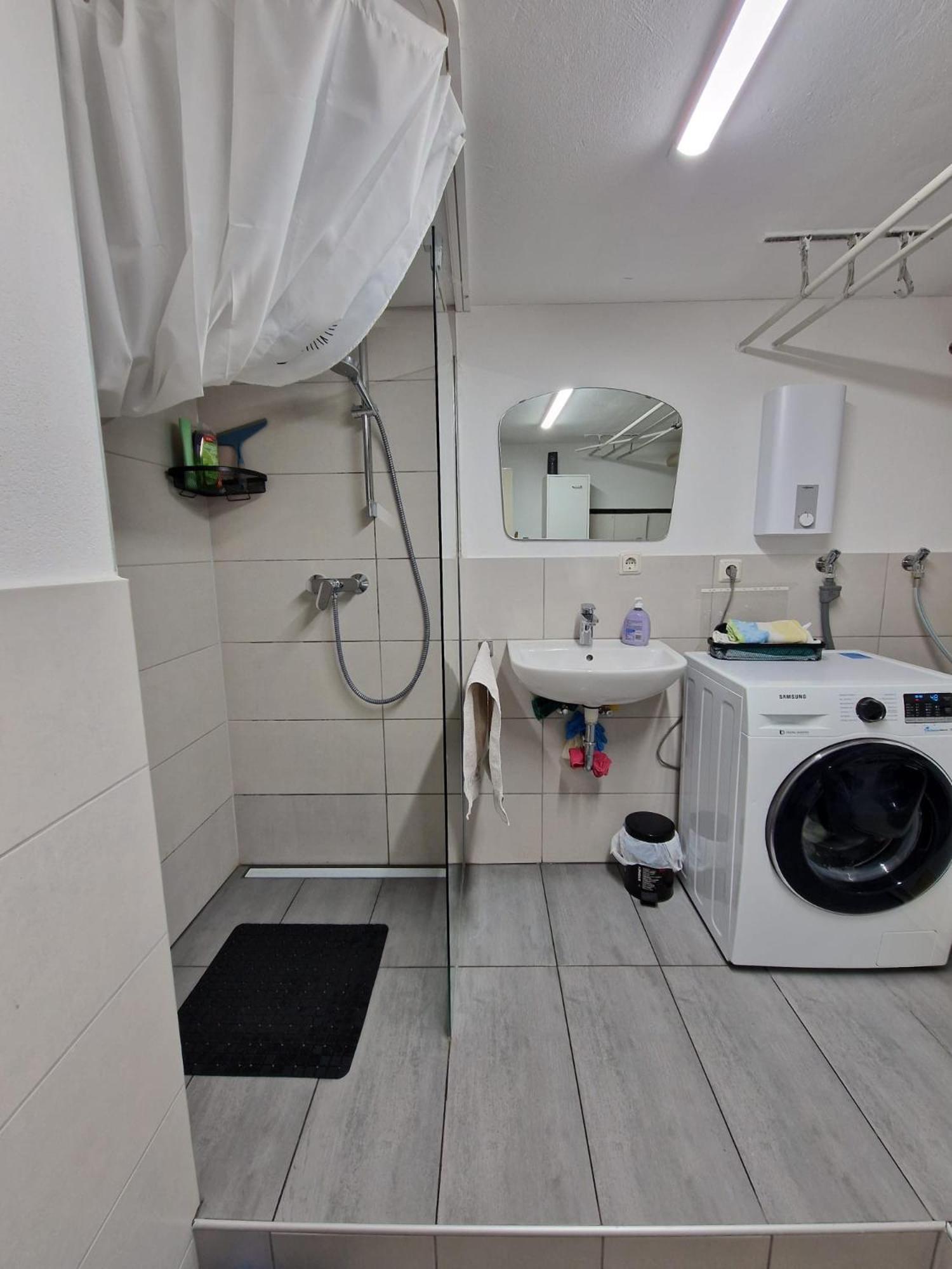 Twin Room with Shared Bathroom photo 2